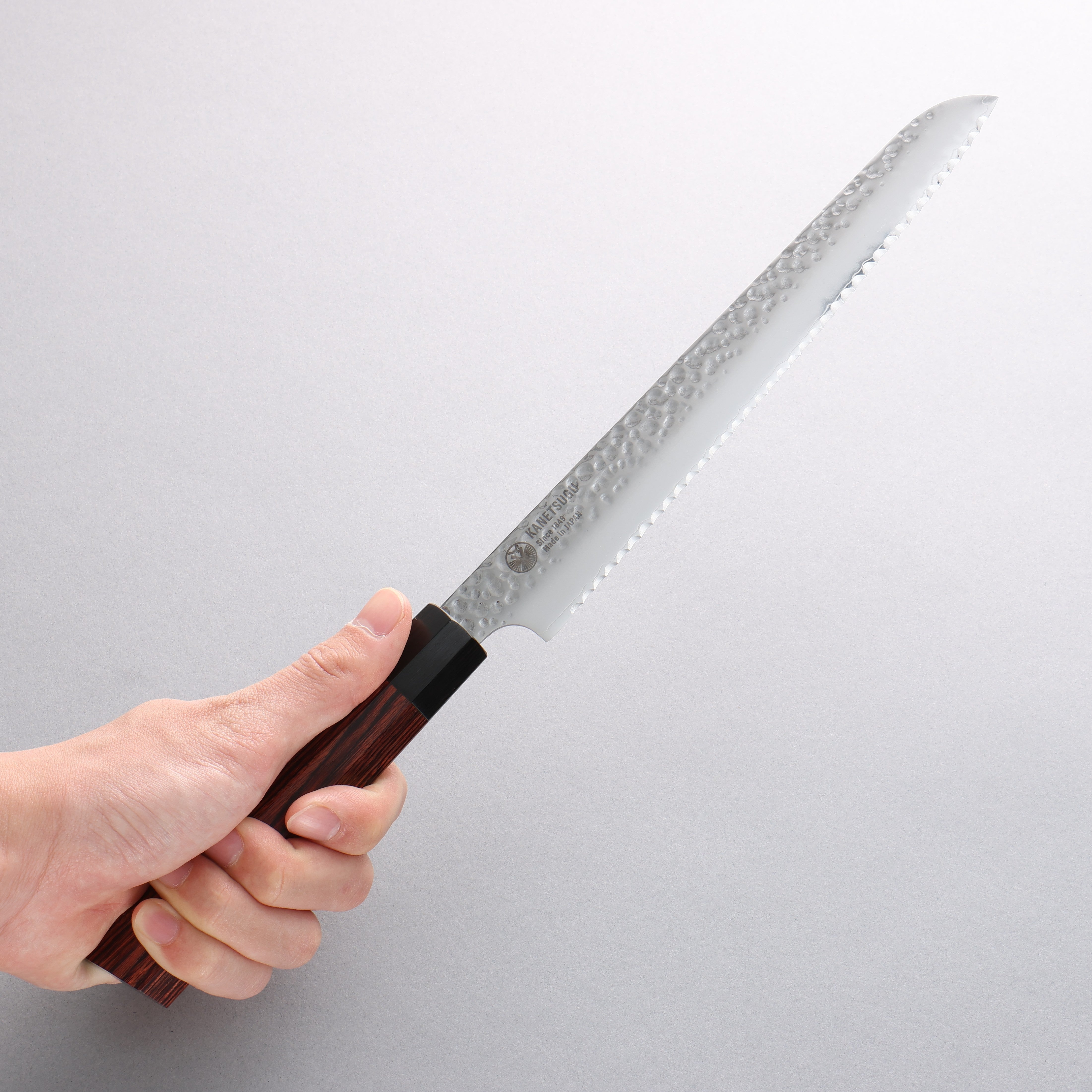 Seki Kanetsugu Heptagon Wood VG10 Hammered Bread Slicer 210mm Pakka wood (heptagonal) Handle - Japanny - Best Japanese Knife