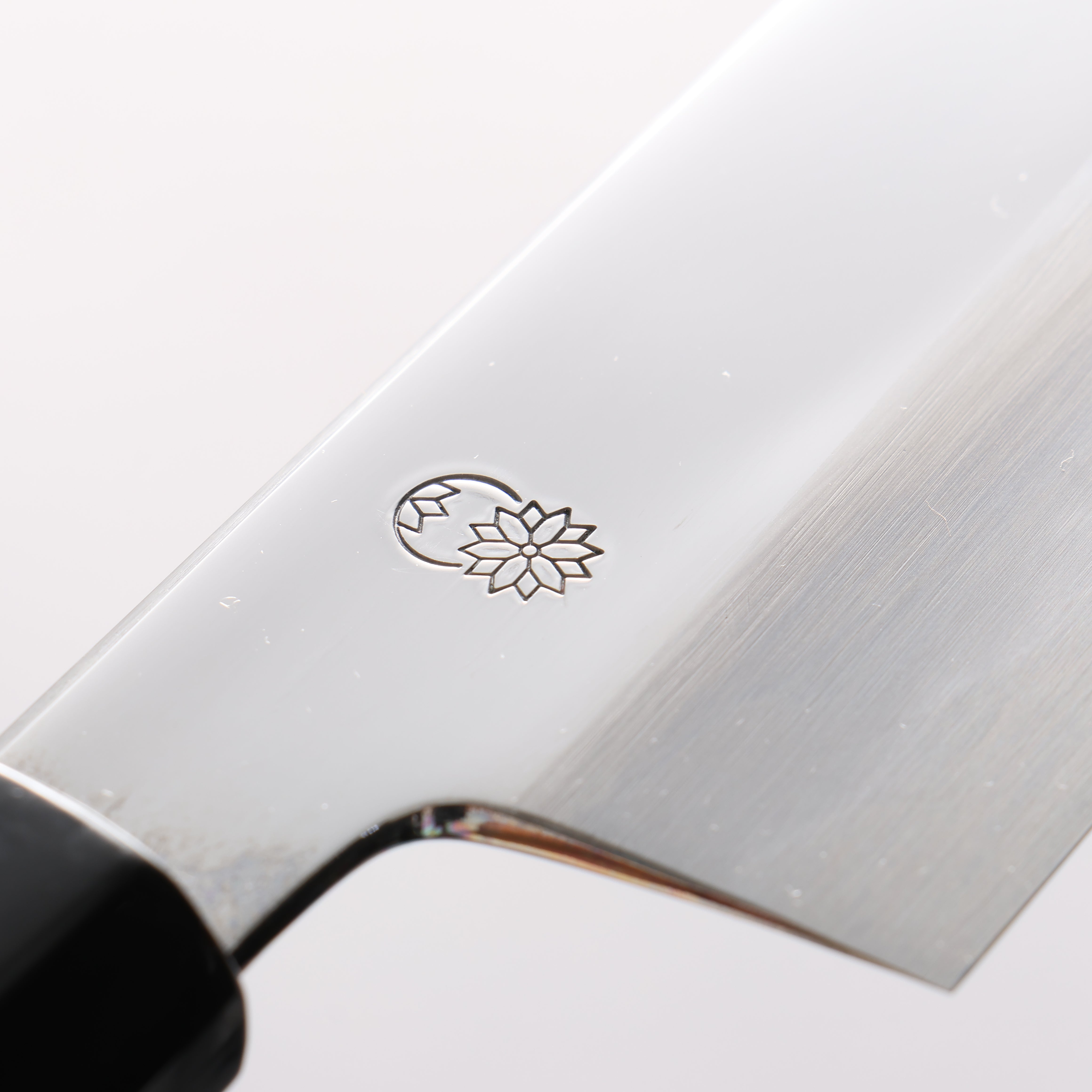 Choyo White Steel Mirrored Finish Santoku 180mm Magnolia Handle - Japanny - Best Japanese Knife