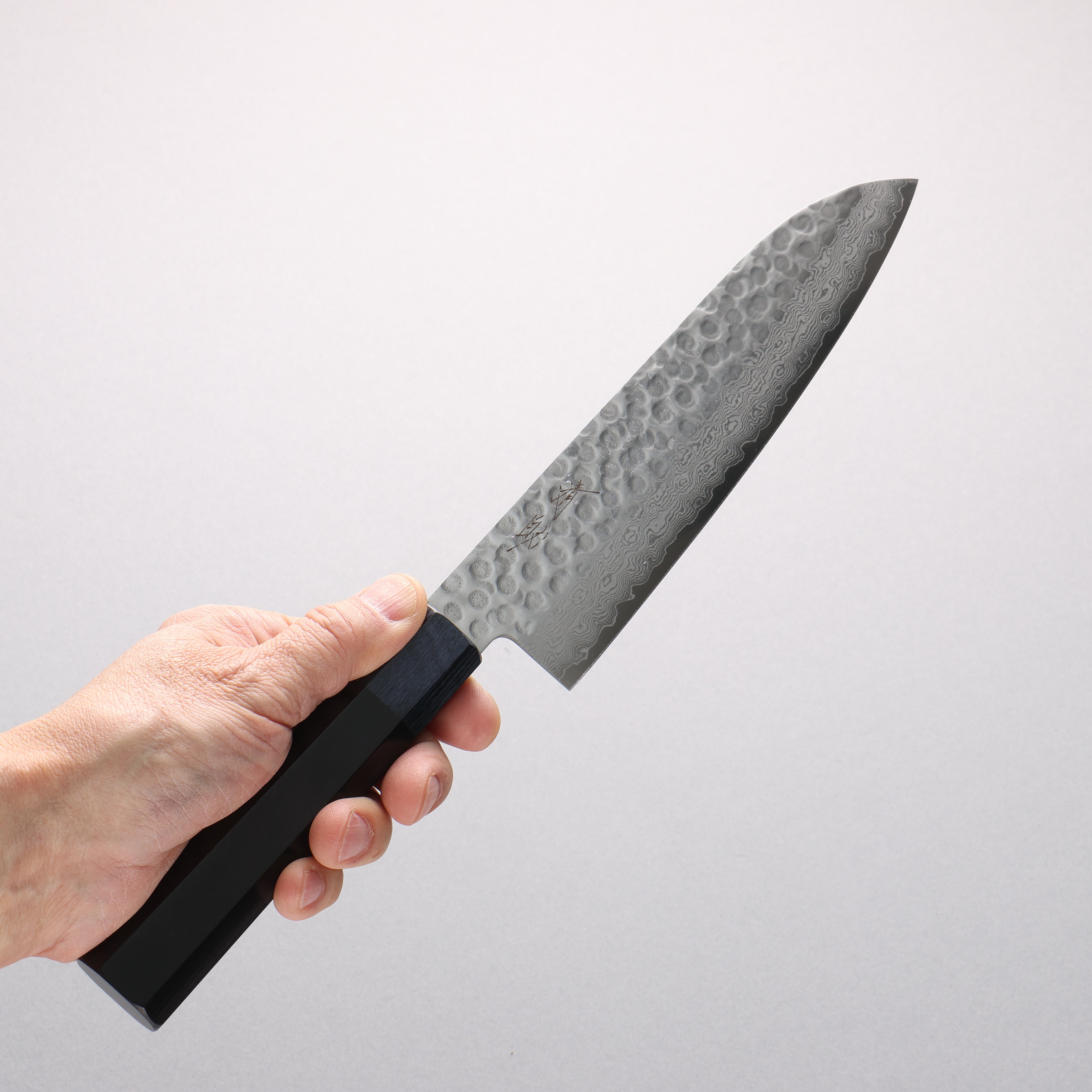 Seisuke VG10 Hammered Damascus Santoku 180mm Black Pakka wood(ferrule: Navy Pakka wood) Handle - Japanny - Best Japanese Knife