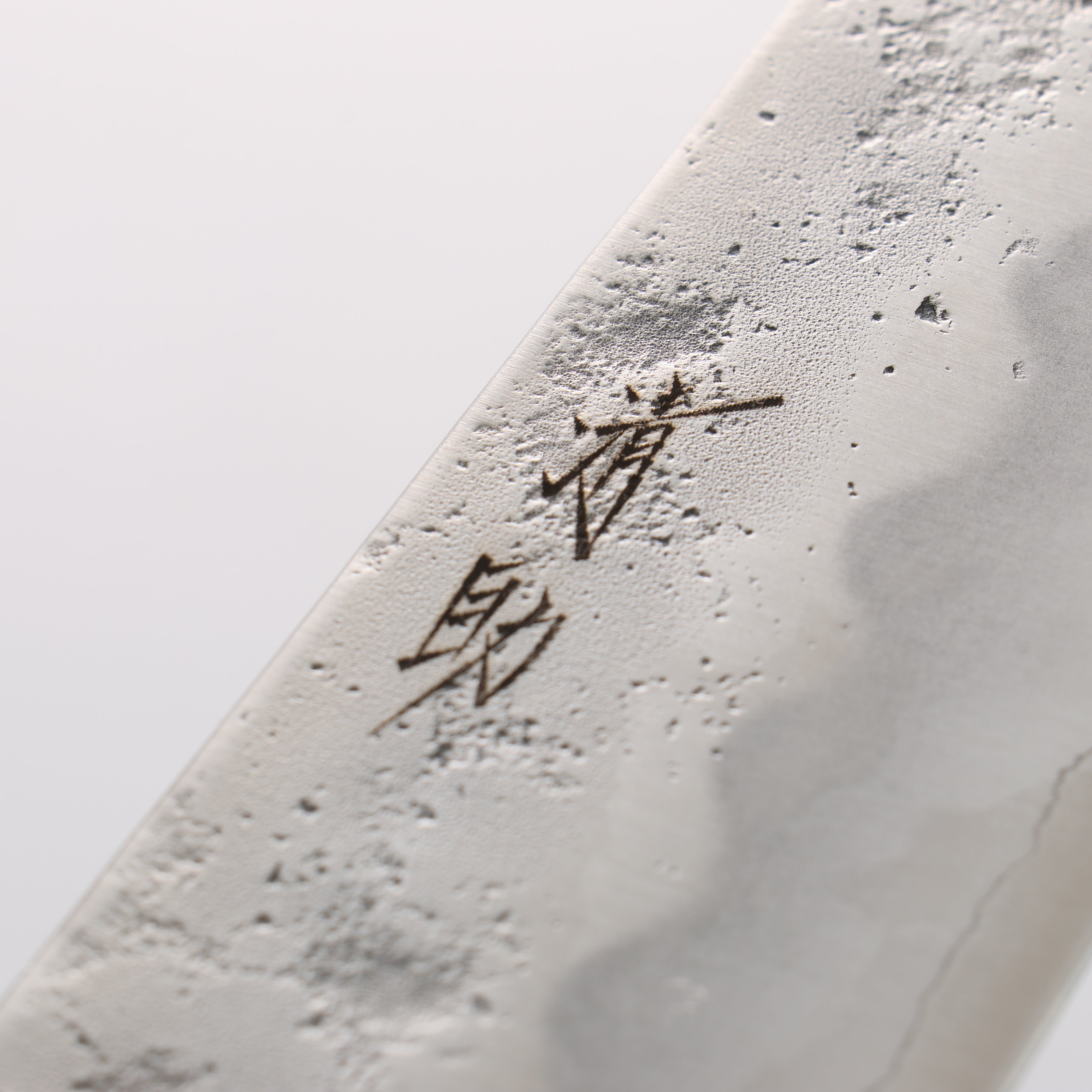 Seisuke Silver Steel Nr. 3 Nashiji Santoku 180 mm Griff aus rotem Pakkaholz