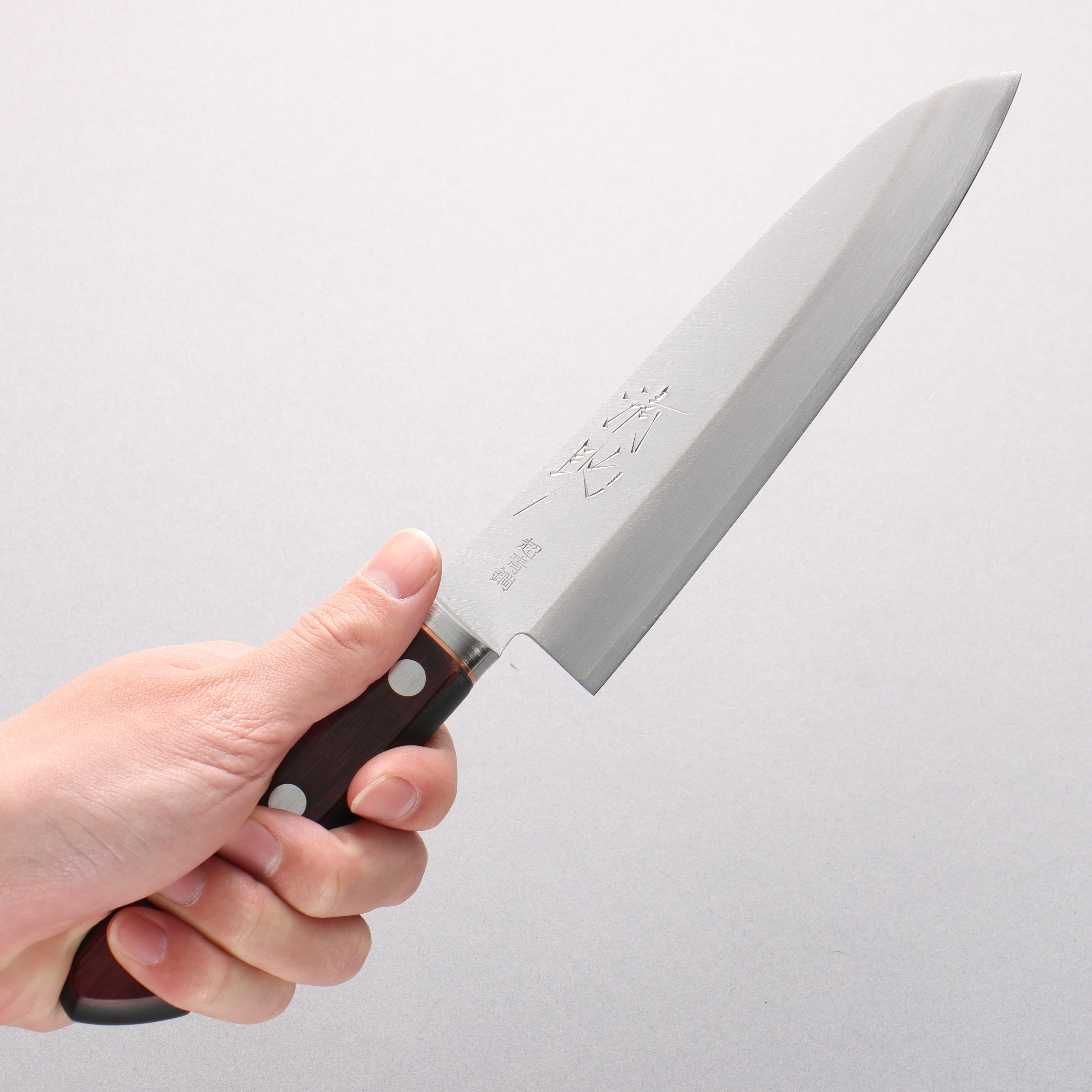 Seisuke Blue Super Migaki Finished Gyuto 180 mm, roter und schwarzer Pakkaholzgriff