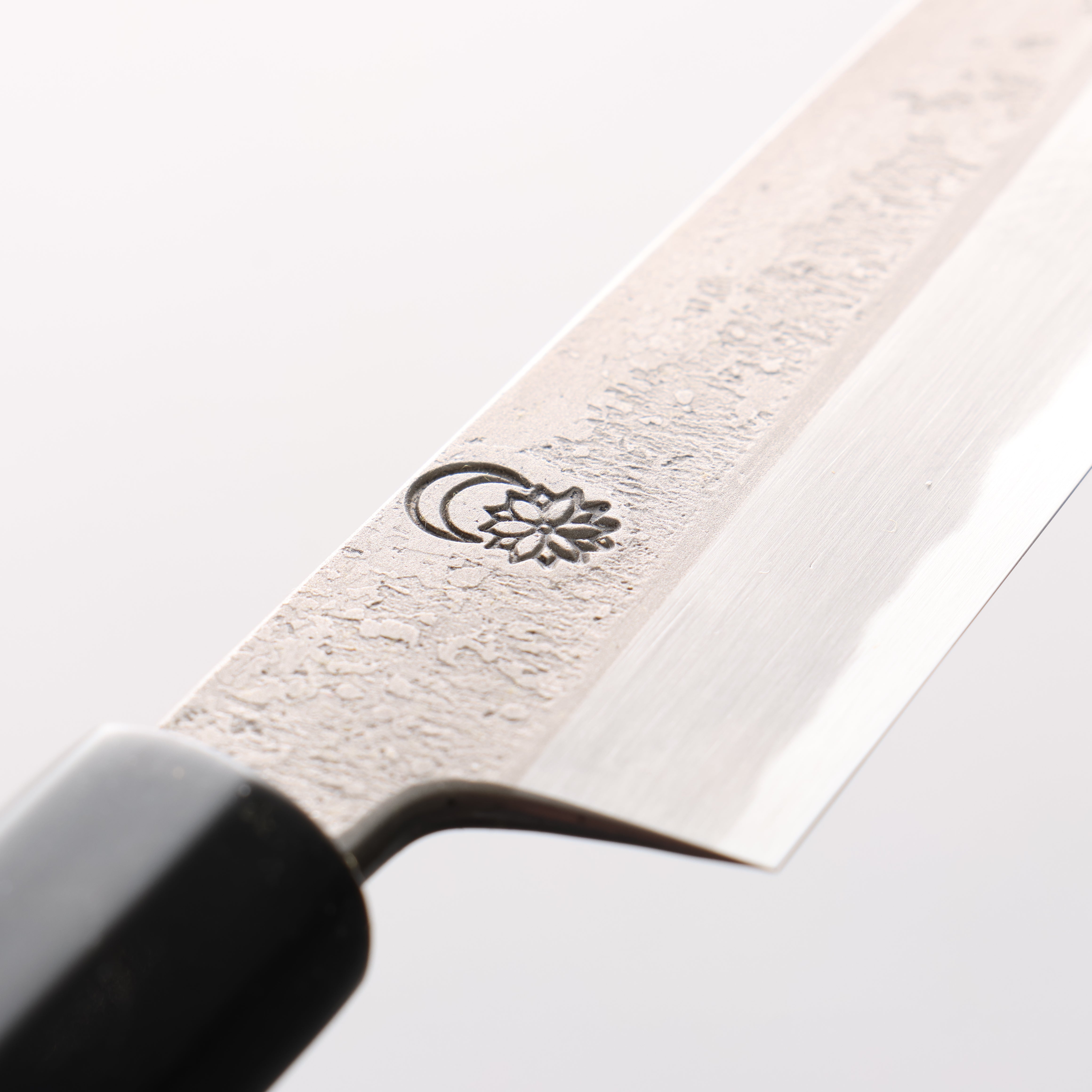 Kikuzuki White Steel No.2 Nashiji Petty-Utility 150mm Magnolia Handle