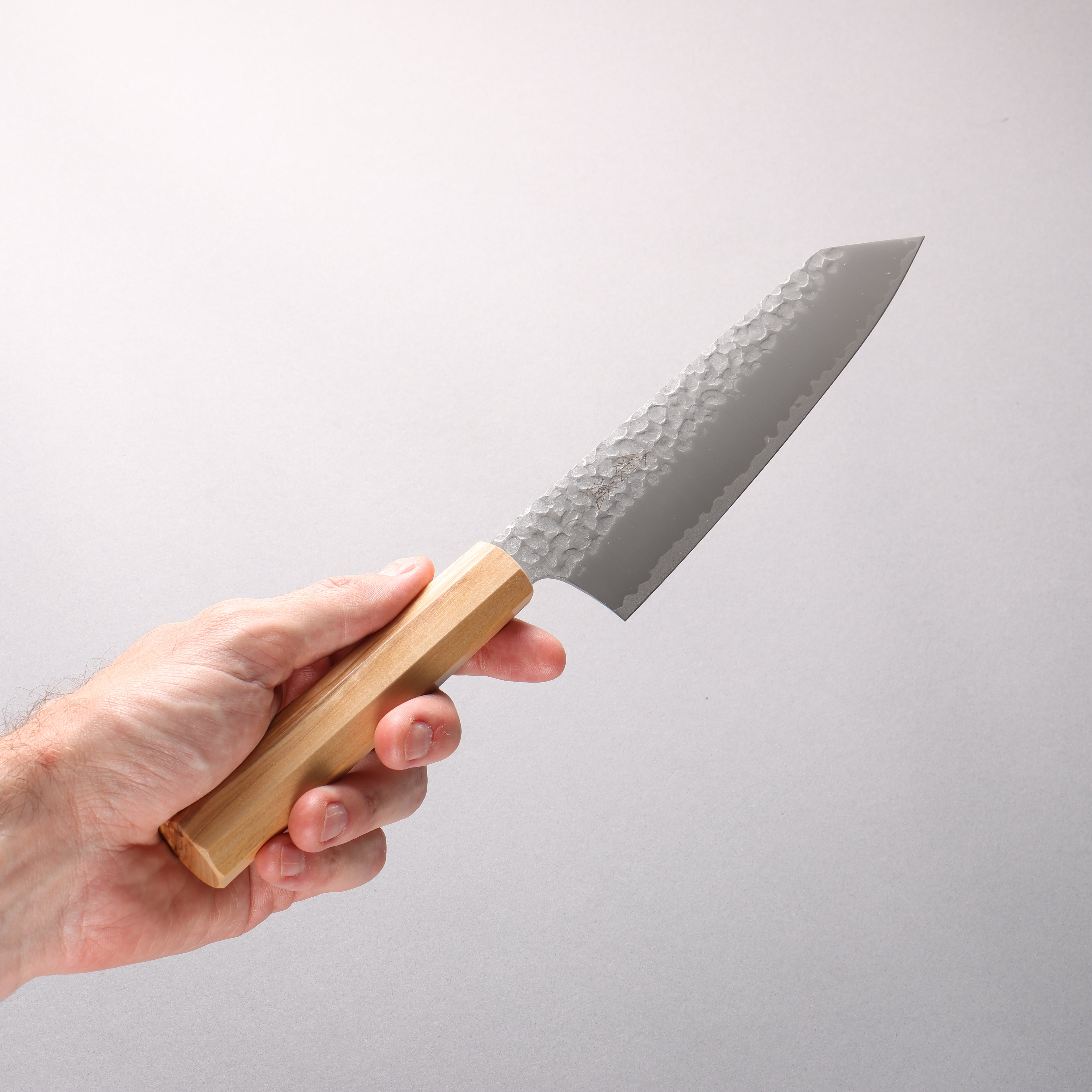 Oul VG10 Hammered Kiritsuke Gyuto 180mm Olive tree Handle - Japanny - Best Japanese Knife