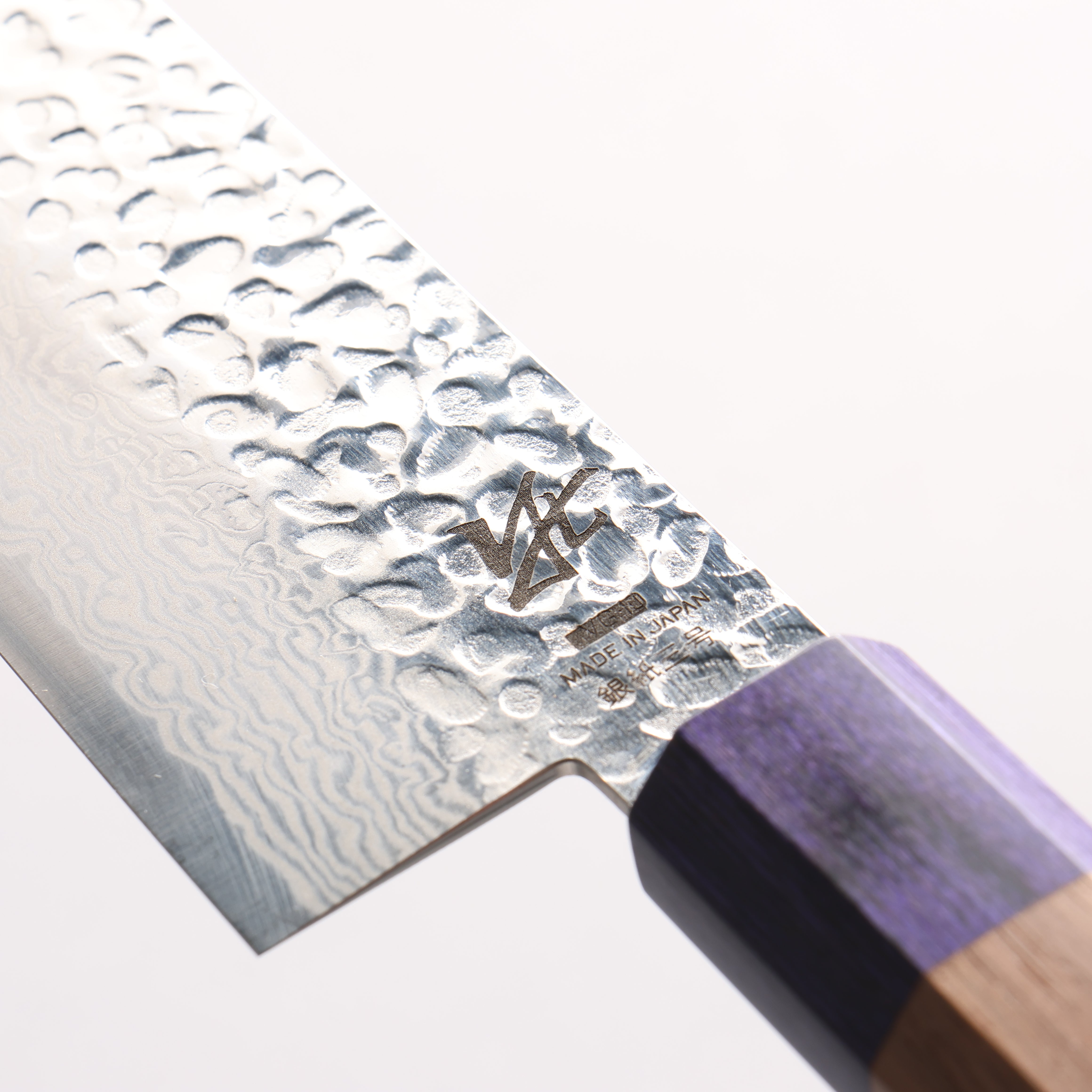 Seisuke Silver Steel No.3 Hammered Damascus Kiritsuke Gyuto 210mm Walnut (With Double Blue Pakka wood) Handle