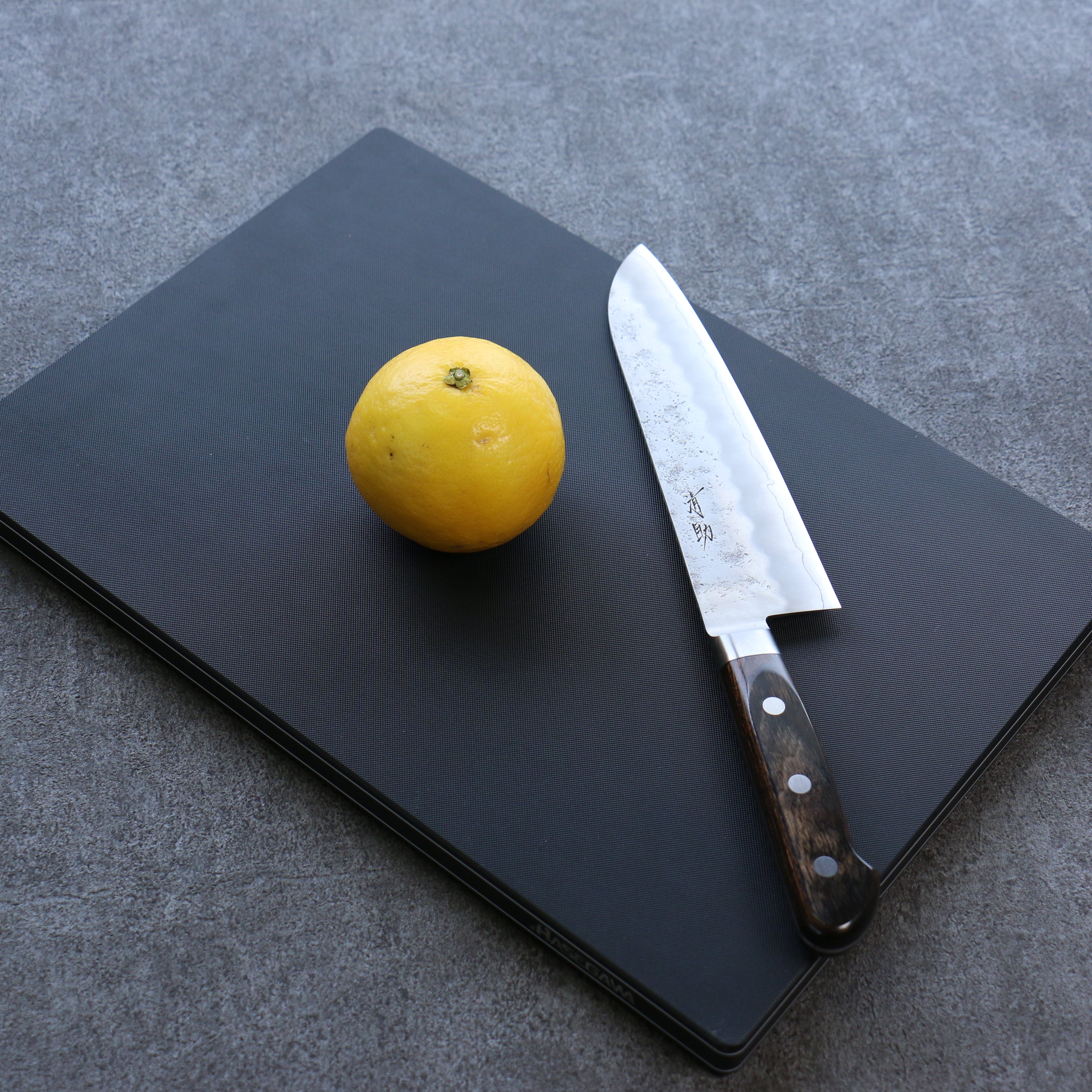 Hasegawa Cutting Board Pro-PE Lite Black 340 x 230mm - Japanny - Best Japanese Knife