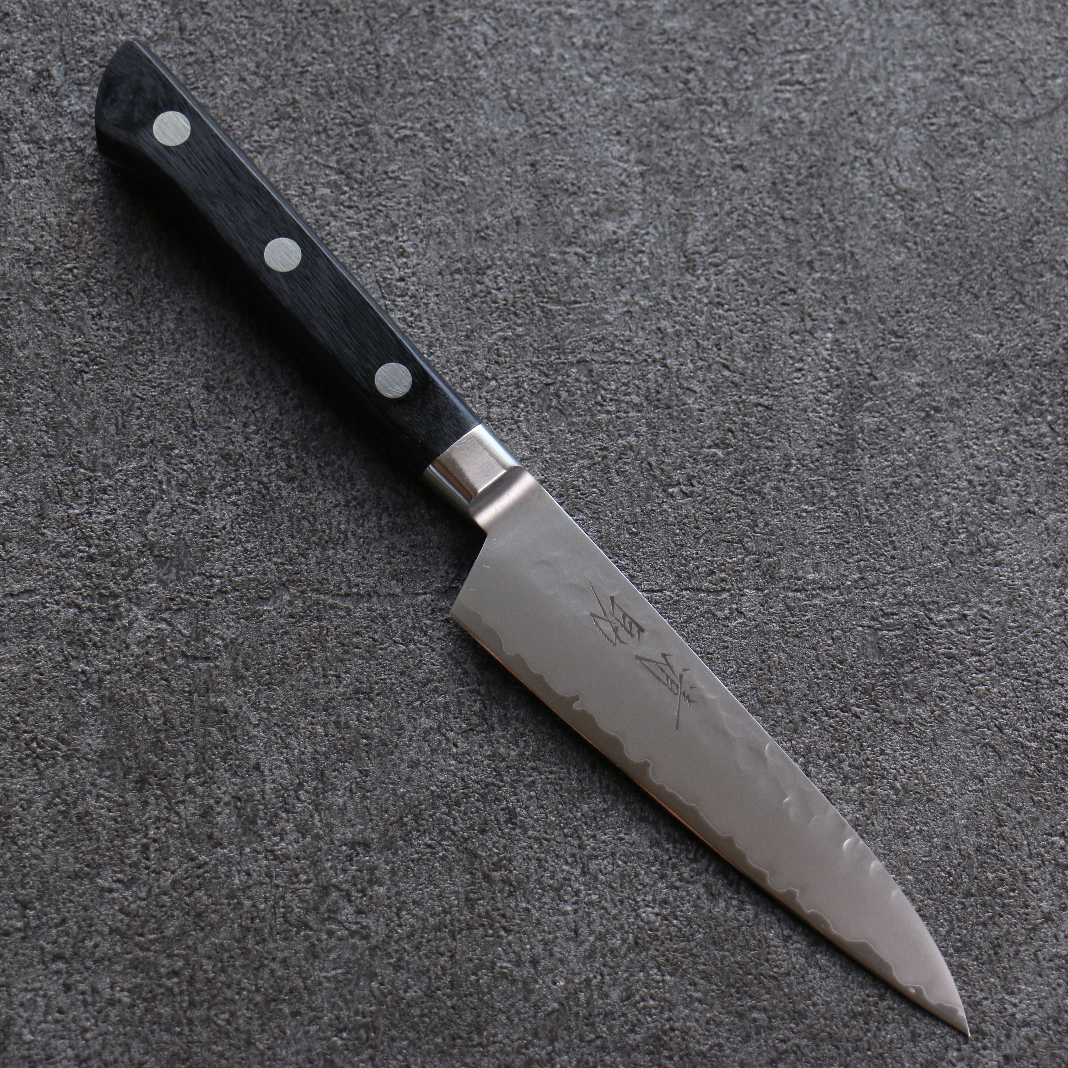 Seisuke VG5 Hammered Kasumitogi Petty-Utility 120mm Black Pakka wood Handle - Japanny - Best Japanese Knife