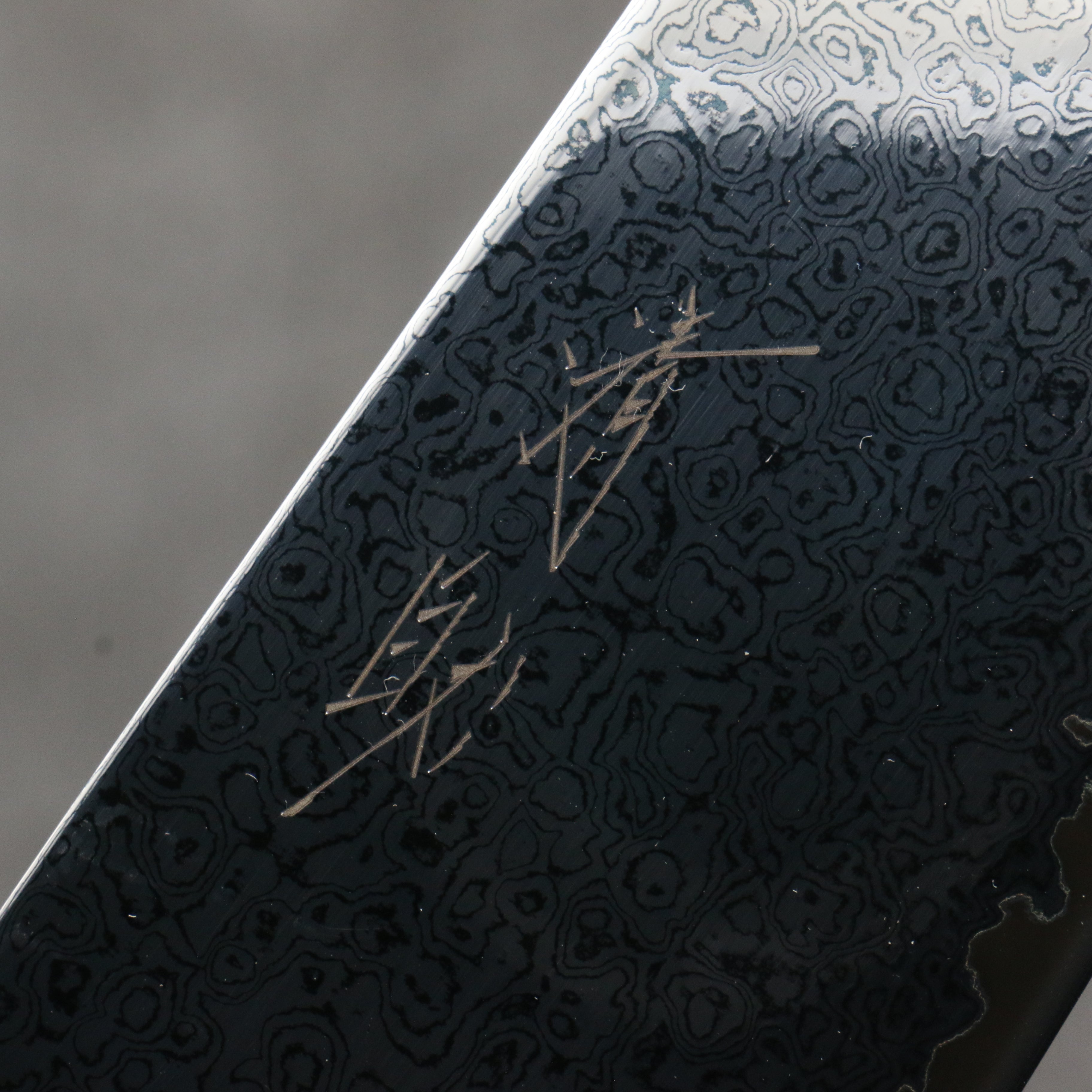 Seisuke VG10 Black Damascus Mirrored Finish Kiritsuke Santoku 180mm Gray Pakka wood Handle - Japanny - Best Japanese Knife