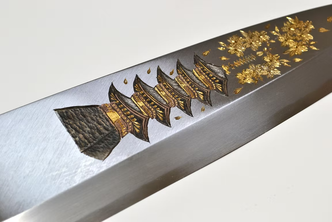 Sakai Takayuki Metal Decorated Engraving by Kubota Five-Storied Pagoda White Steel Kasumitogi Deba 240mm Magnolia (Ferrule: Water Buffalo Horn) Handle