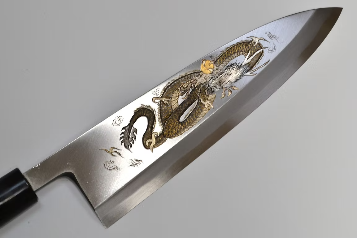 Sakai Takayuki Metal Decorated Engraving by Kubota The Dragon’s Gate White Steel Kasumitogi Deba 240mm Magnolia (Ferrule: Water Buffalo Horn) Handle