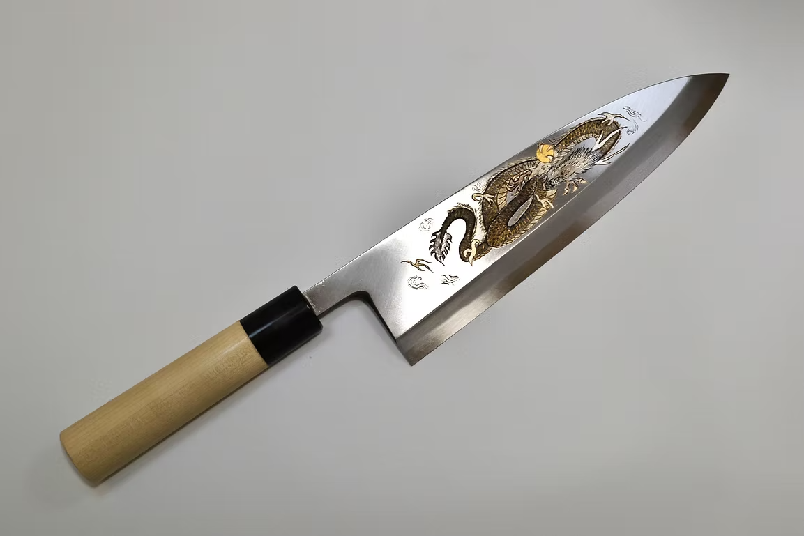 Sakai Takayuki Metal Decorated Engraving by Kubota The Dragon’s Gate White Steel Kasumitogi Deba 240mm Magnolia (Ferrule: Water Buffalo Horn) Handle