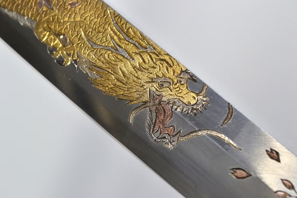 Sakai Takayuki Metal Decorated Engraving by Kubota Shogyō Mujō White Steel No.2 Kasumitogi Tuna 450mm Magnolia (Ferrule: Water Buffalo Horn) Handle