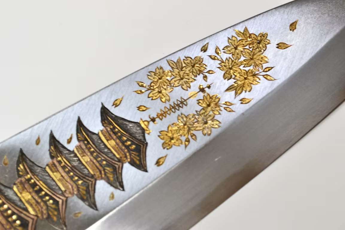 Sakai Takayuki Metal Decorated Engraving by Kubota Five-Storied Pagoda White Steel Kasumitogi Deba 240mm Magnolia (Ferrule: Water Buffalo Horn) Handle