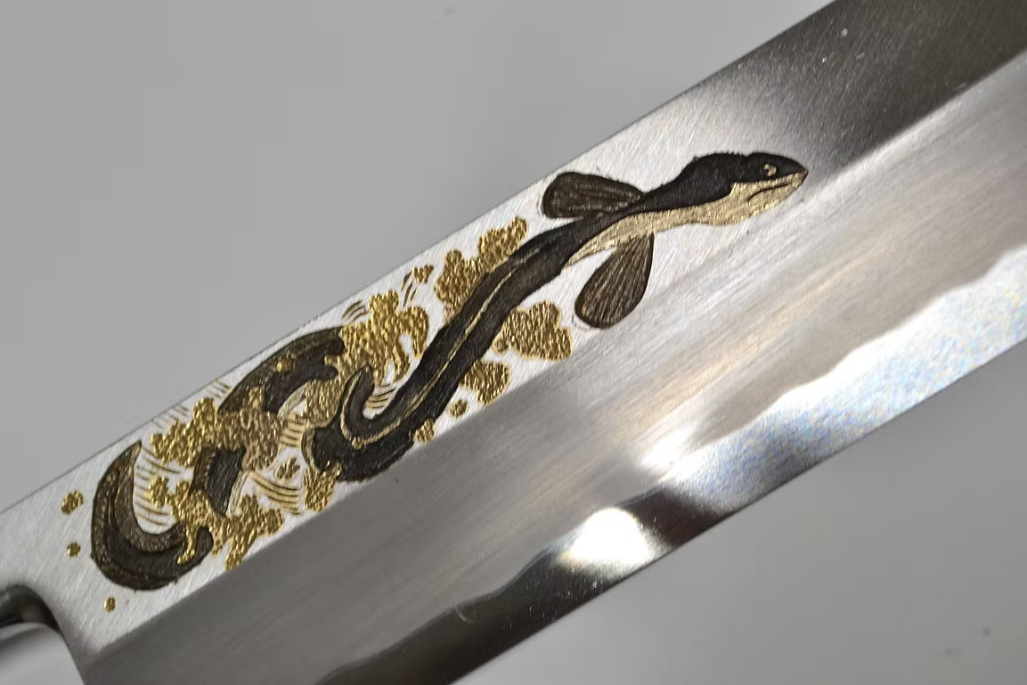 Sakai Takayuki Metal Decorated Engraving by Kubota Eel White Steel No.2 Kasumitogi Eel Knife 210mm Magnolia (Ferrule: Water Buffalo Horn) Handle
