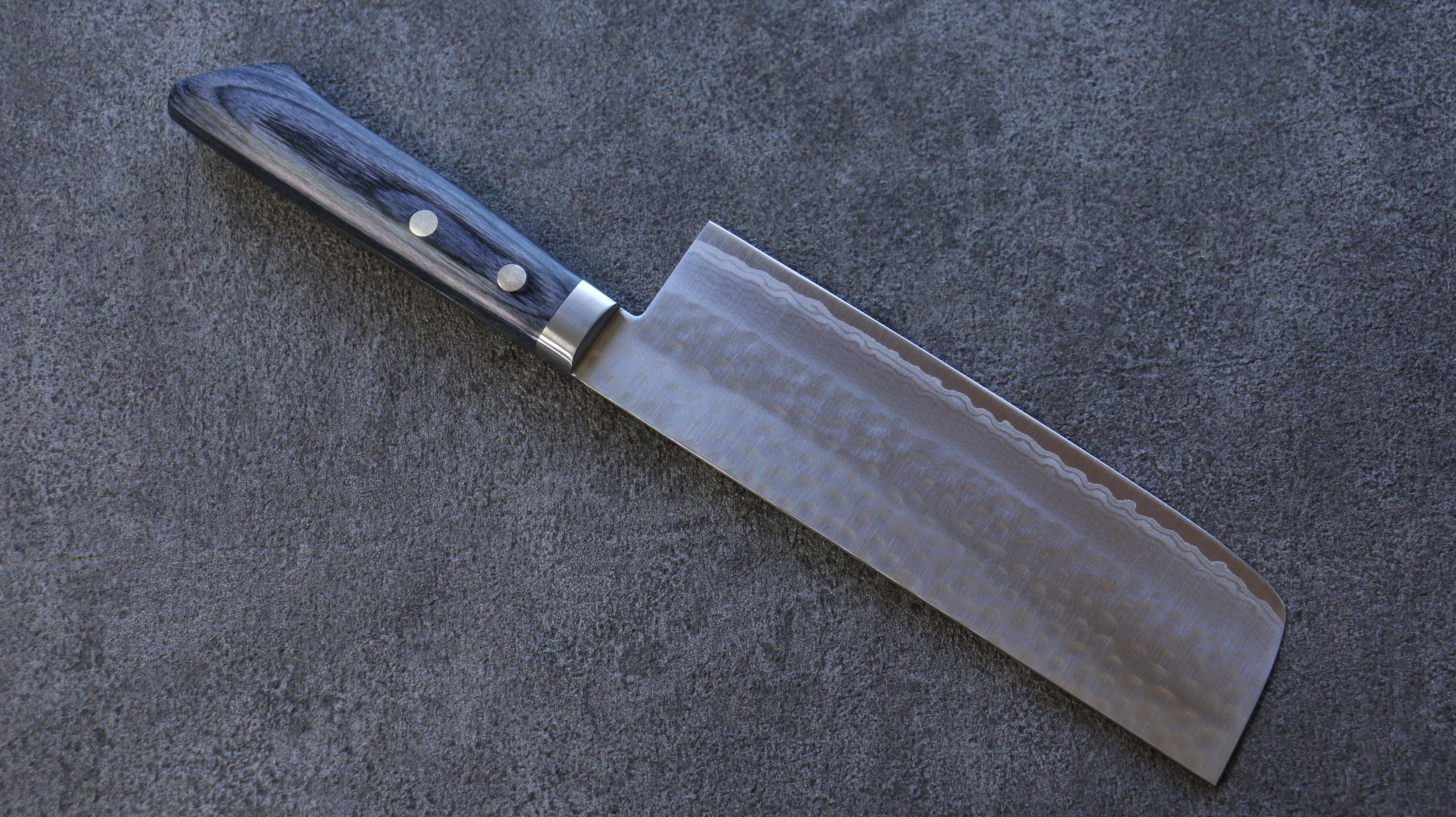 Kunihira Kokuryu VG10 Hammered Nakiri 165mm Blue Pakka wood Handle - Japanny - Best Japanese Knife