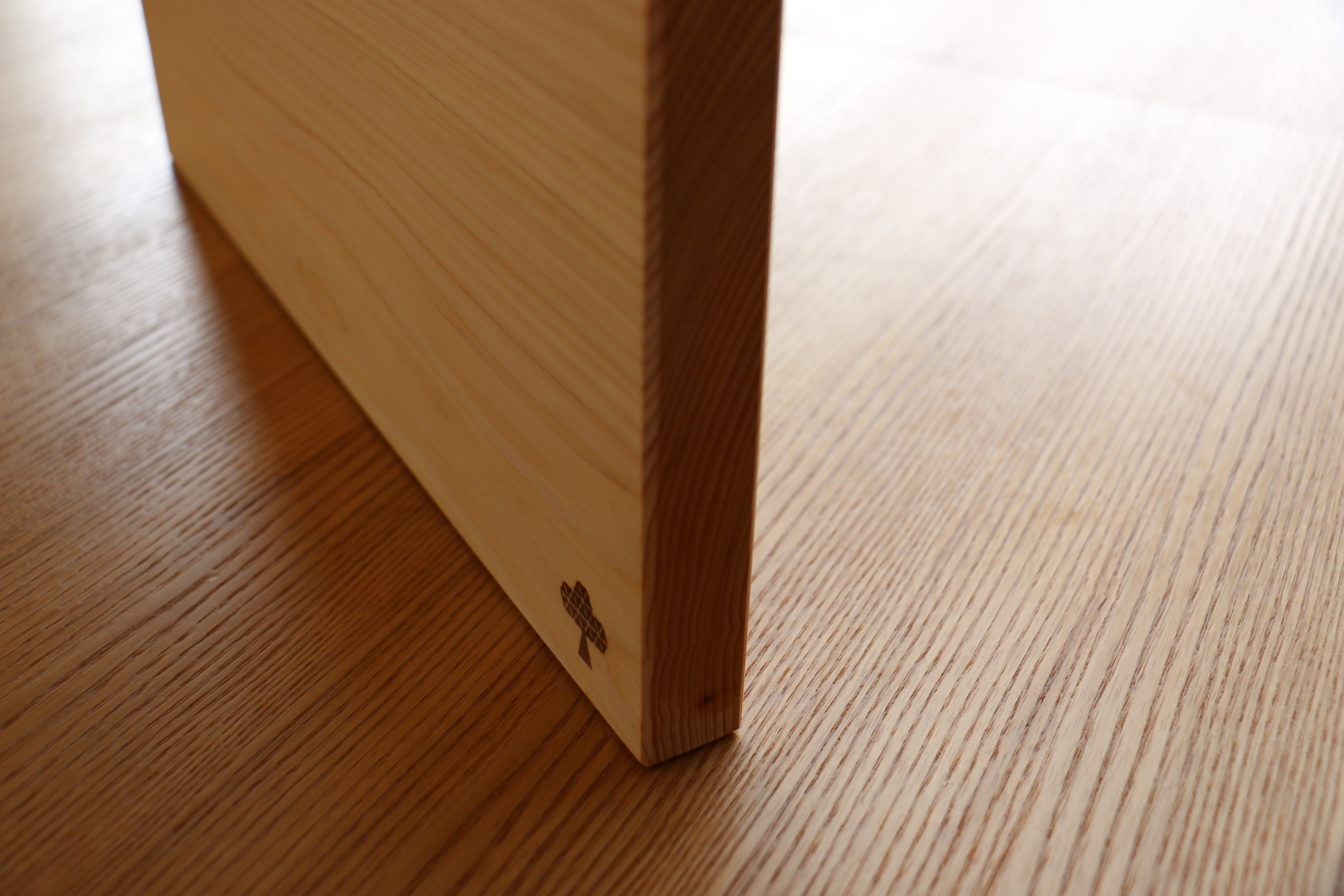 LEON Noto Hiba Tree Cutting Board - Japanny - Best Japanese Knife