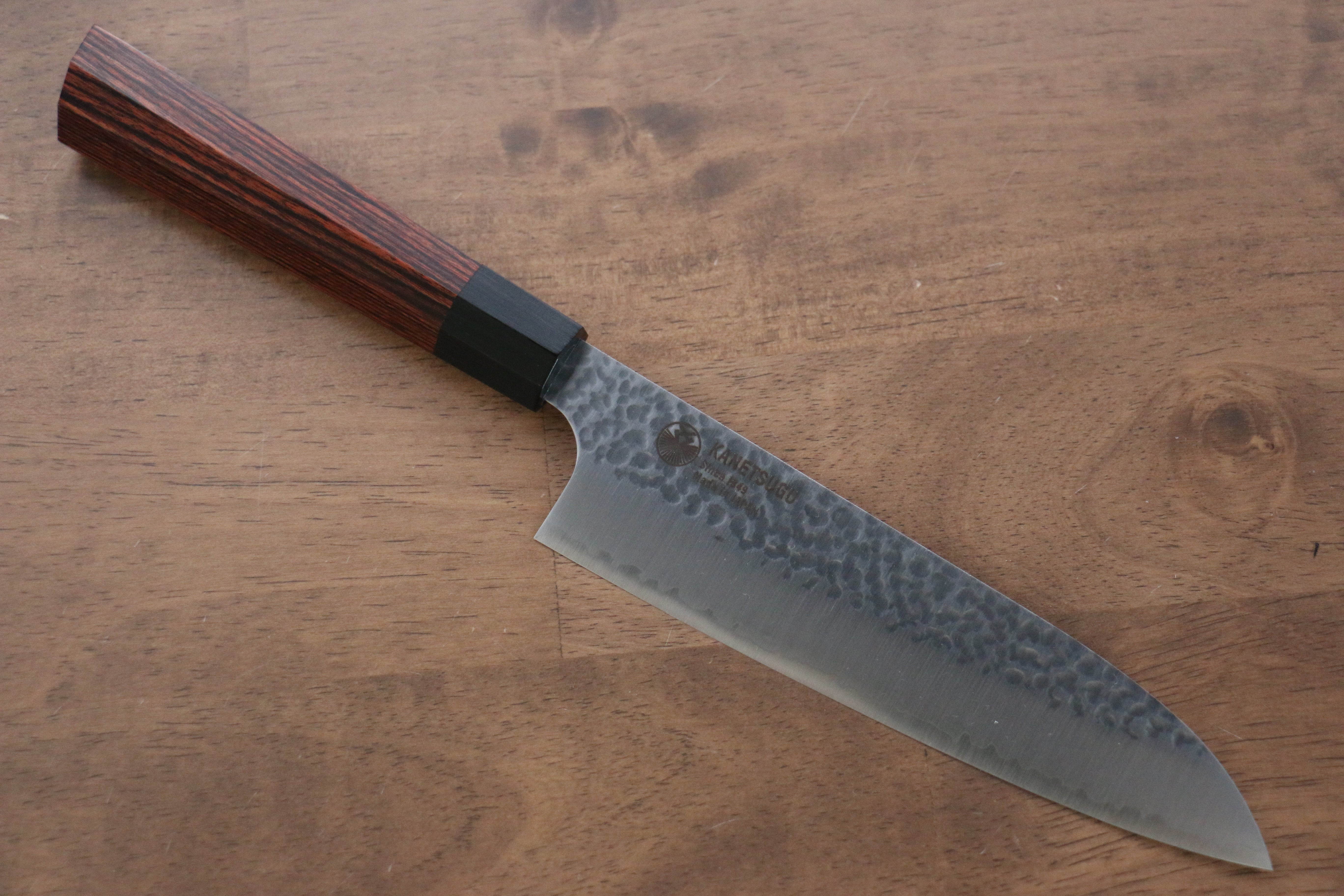 Seki Kanetsugu Heptagon Wood VG10 Hammered Santoku 170mm Pakka wood (heptagonal) Handle - Japanny - Best Japanese Knife