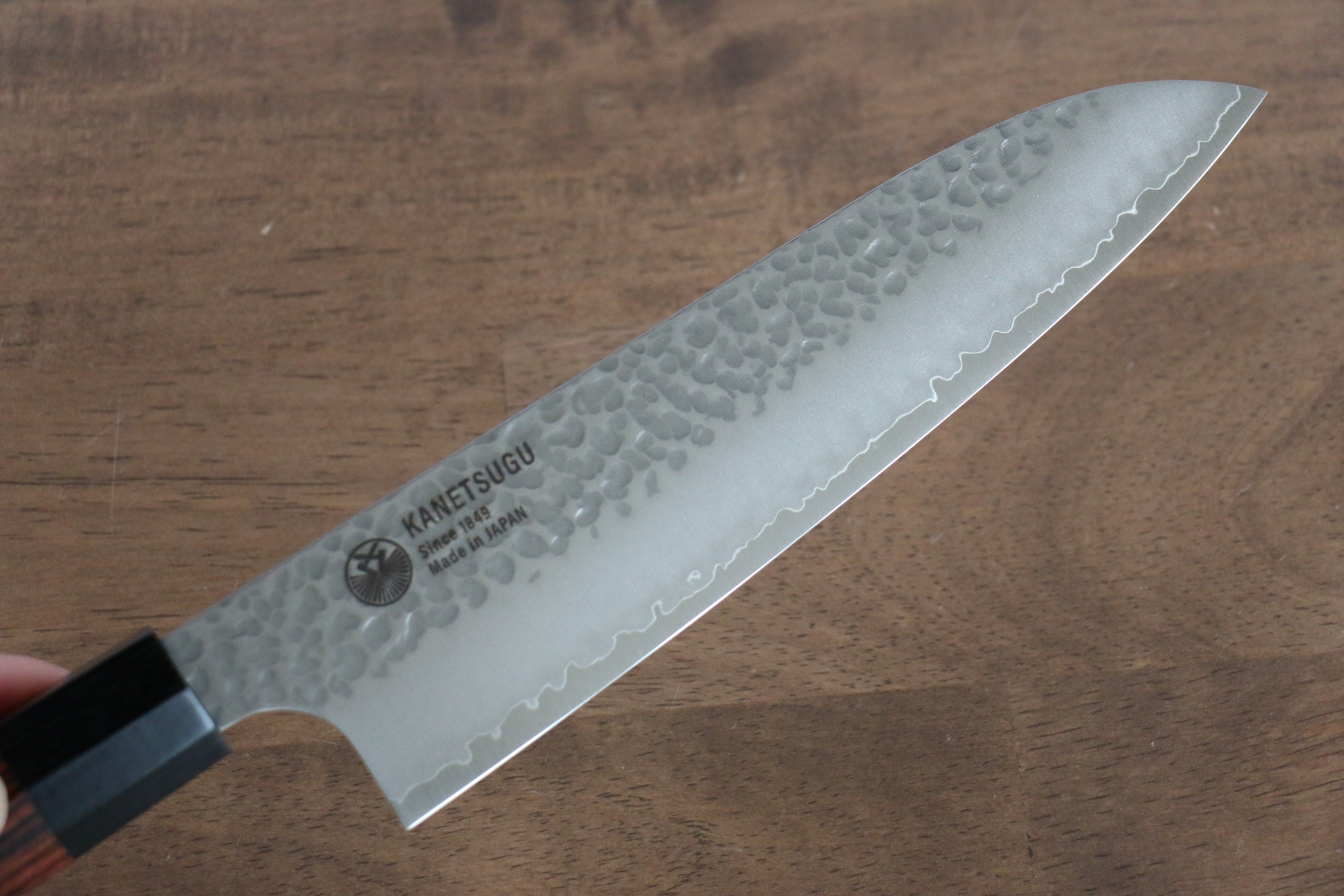 Seki Kanetsugu Heptagon Wood VG10 Hammered Santoku 170mm Pakka wood (heptagonal) Handle - Japanny - Best Japanese Knife