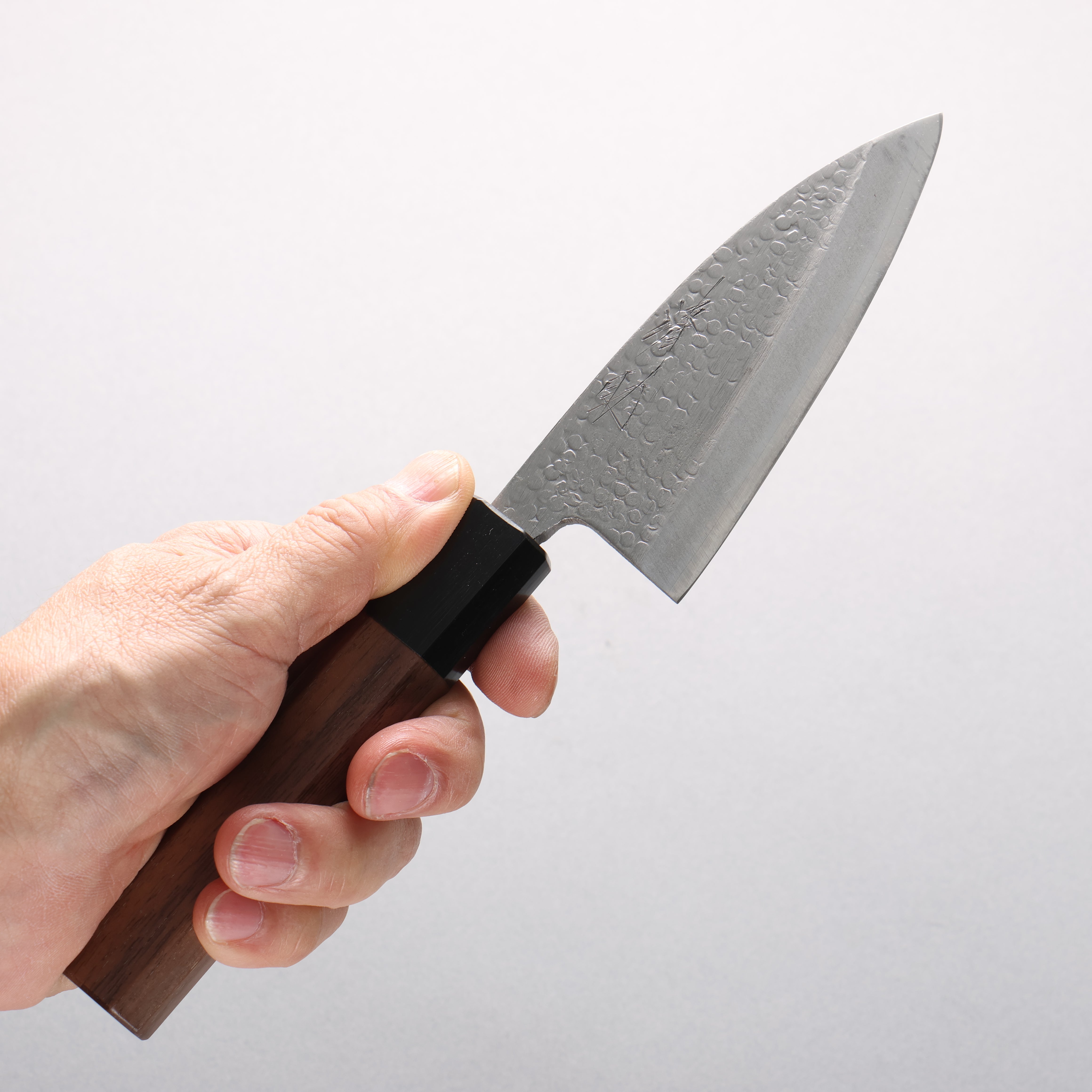 Seisuke Silver Steel No.3 Hammered(Maru) Ajikiri 105mm Walnut Handle