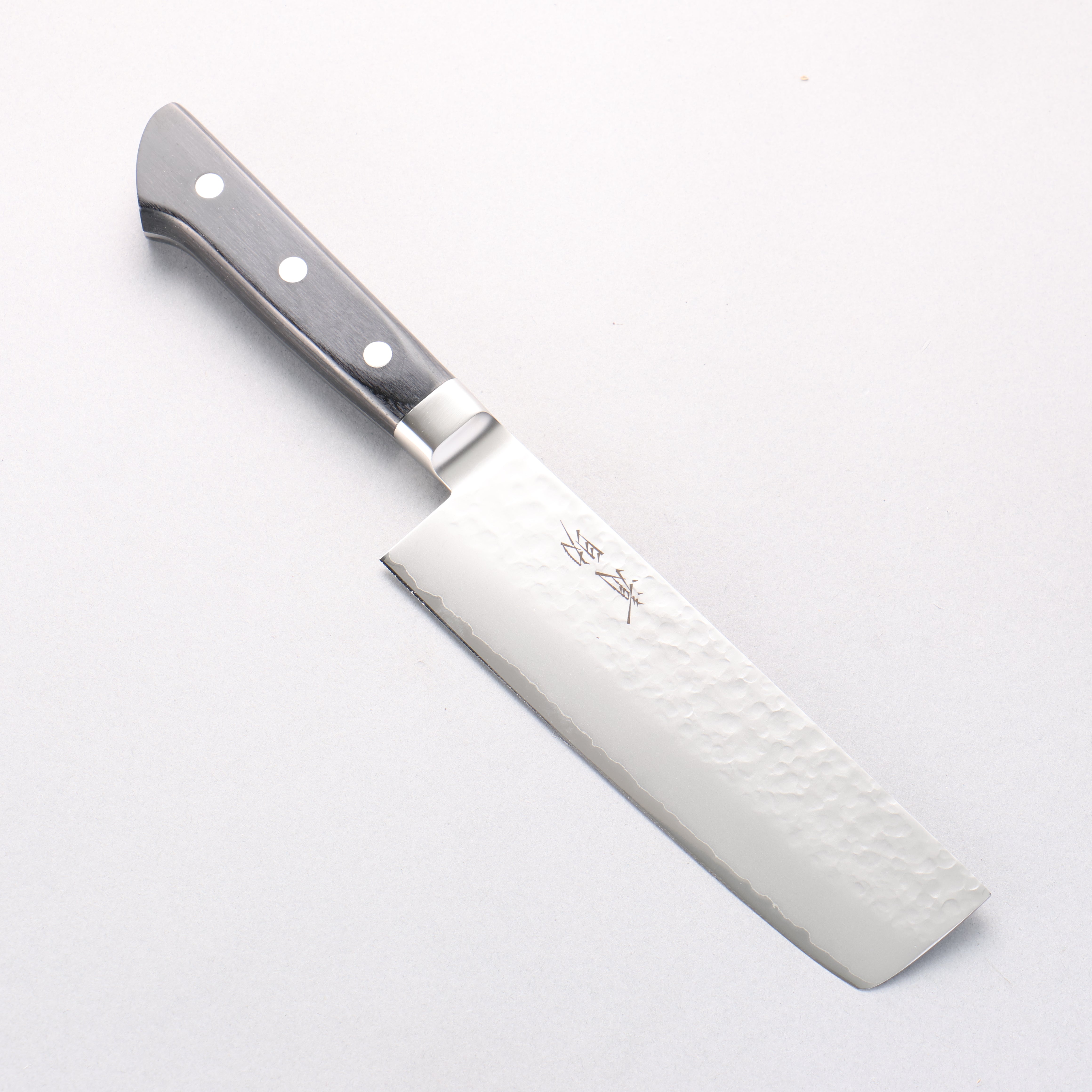 Seisuke VG5 gehämmerter Kasumitogi Nakiri 160 mm Griff aus schwarzem Pakkaholz