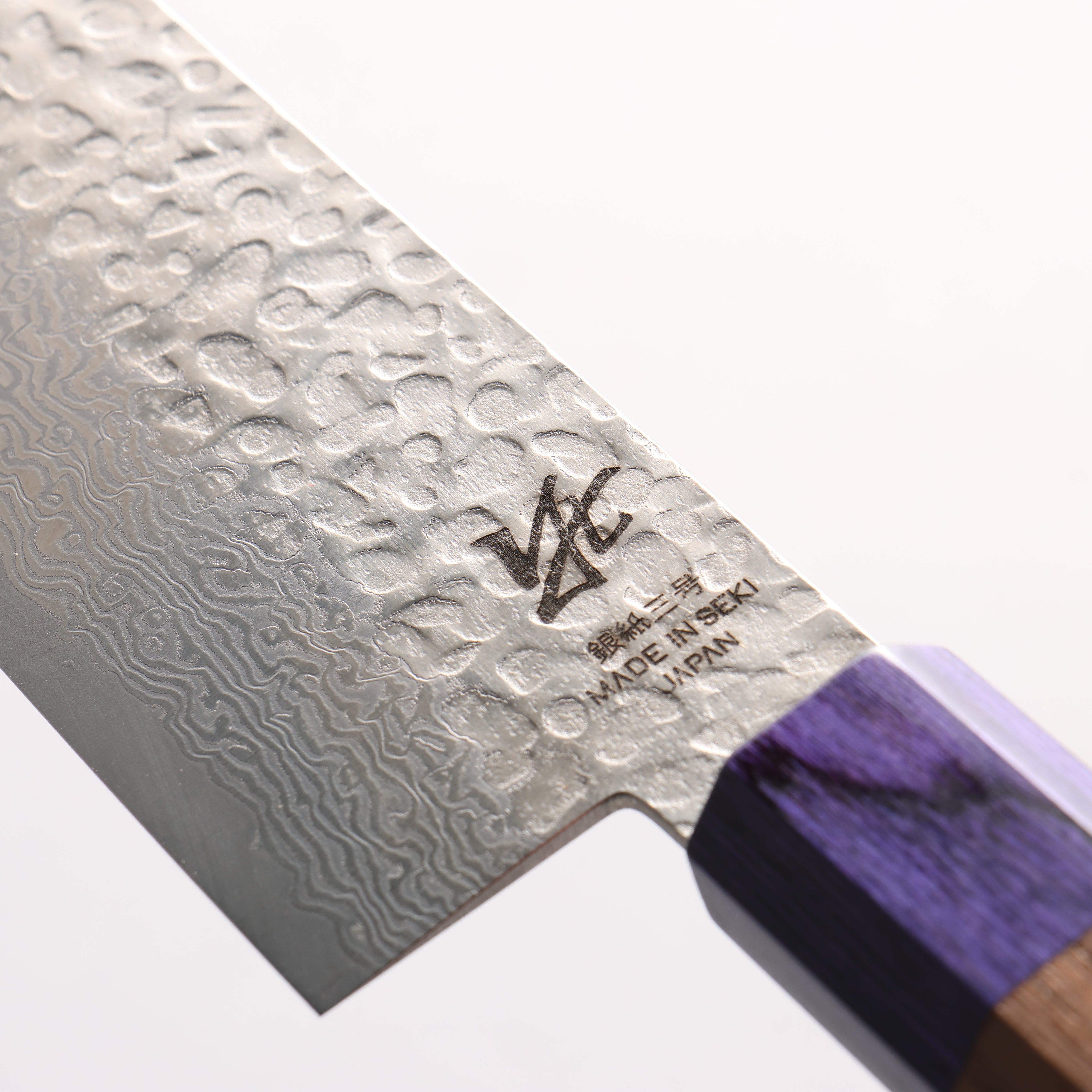 Seisuke Silver Steel No.3 Hammered Damascus Matte Kiritsuke Gyuto 210mm Walnut (With Double Blue Pakka wood) Handle