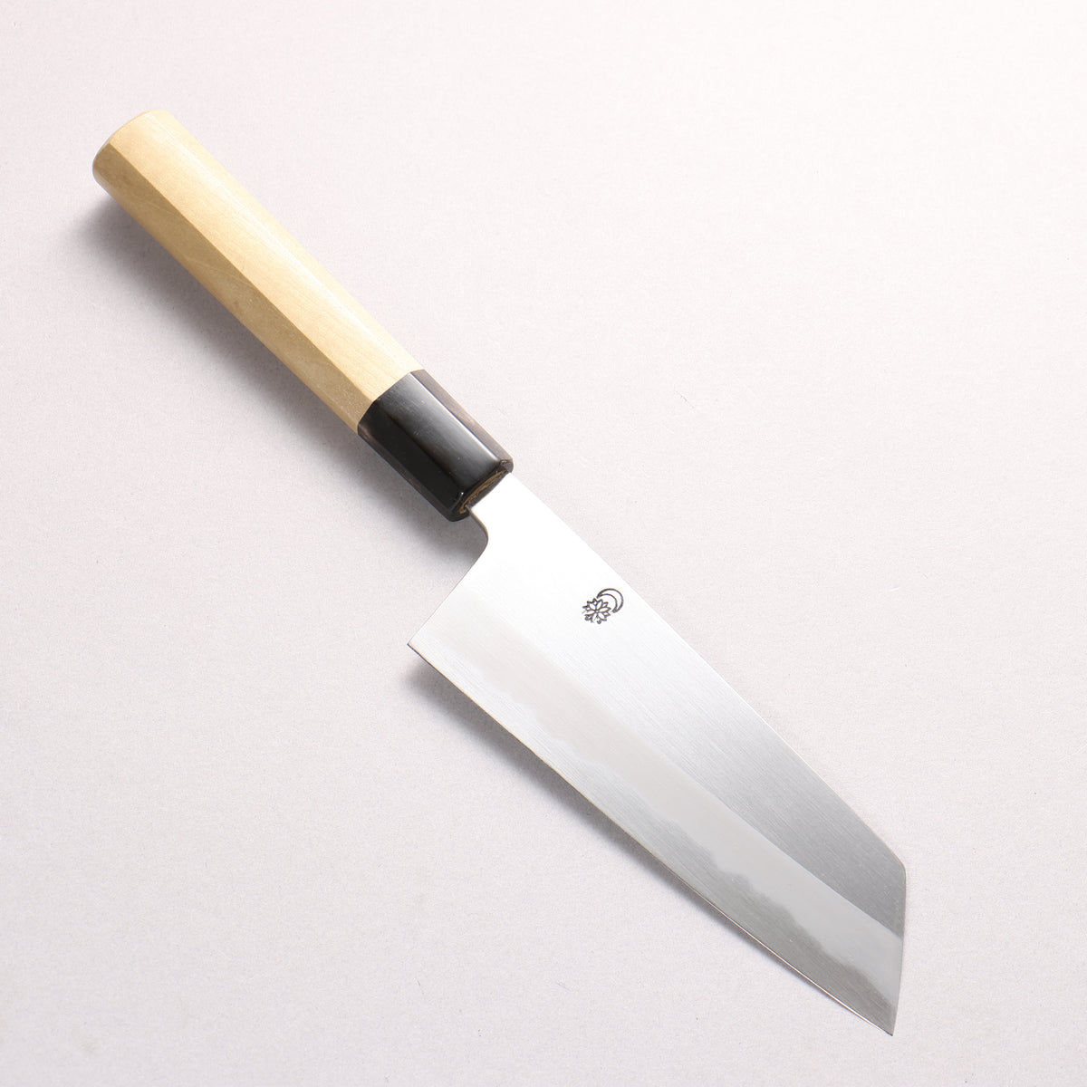 Kikuzuki White Steel No.2 Kasumitogi Kiritsuke Santoku 150mm Magnolia (Ferrule: Water Buffalo Horn) Handle