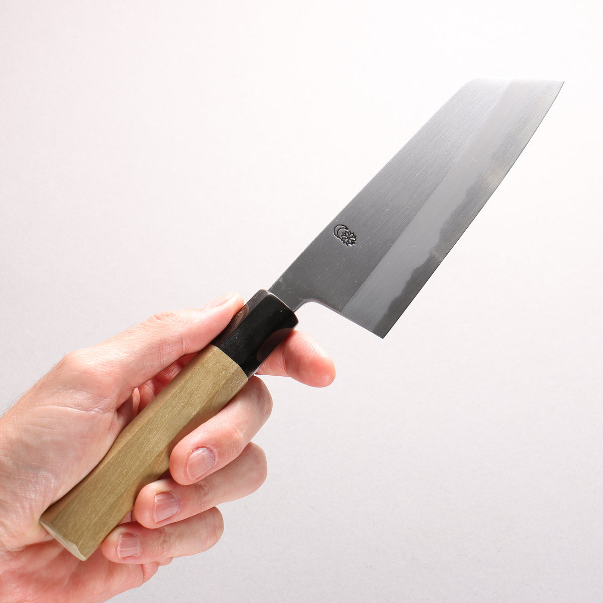 Kikuzuki White Steel No.2 Kasumitogi Kiritsuke Santoku 150mm Magnolia (Ferrule: Water Buffalo Horn) Handle