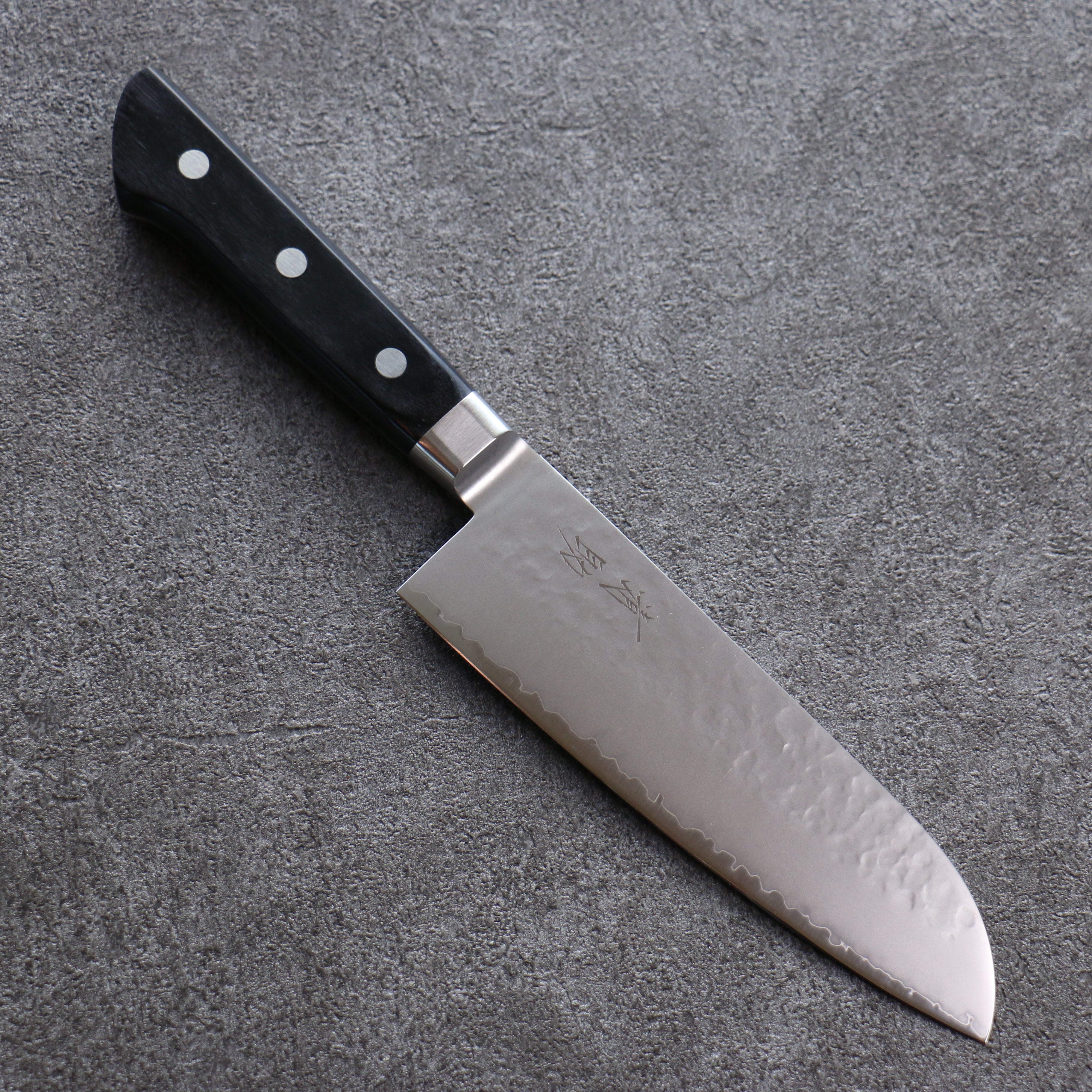 Seisuke VG5 Hammered Kasumitogi Santoku 160mm Black Pakka wood Handle - Japanny - Best Japanese Knife