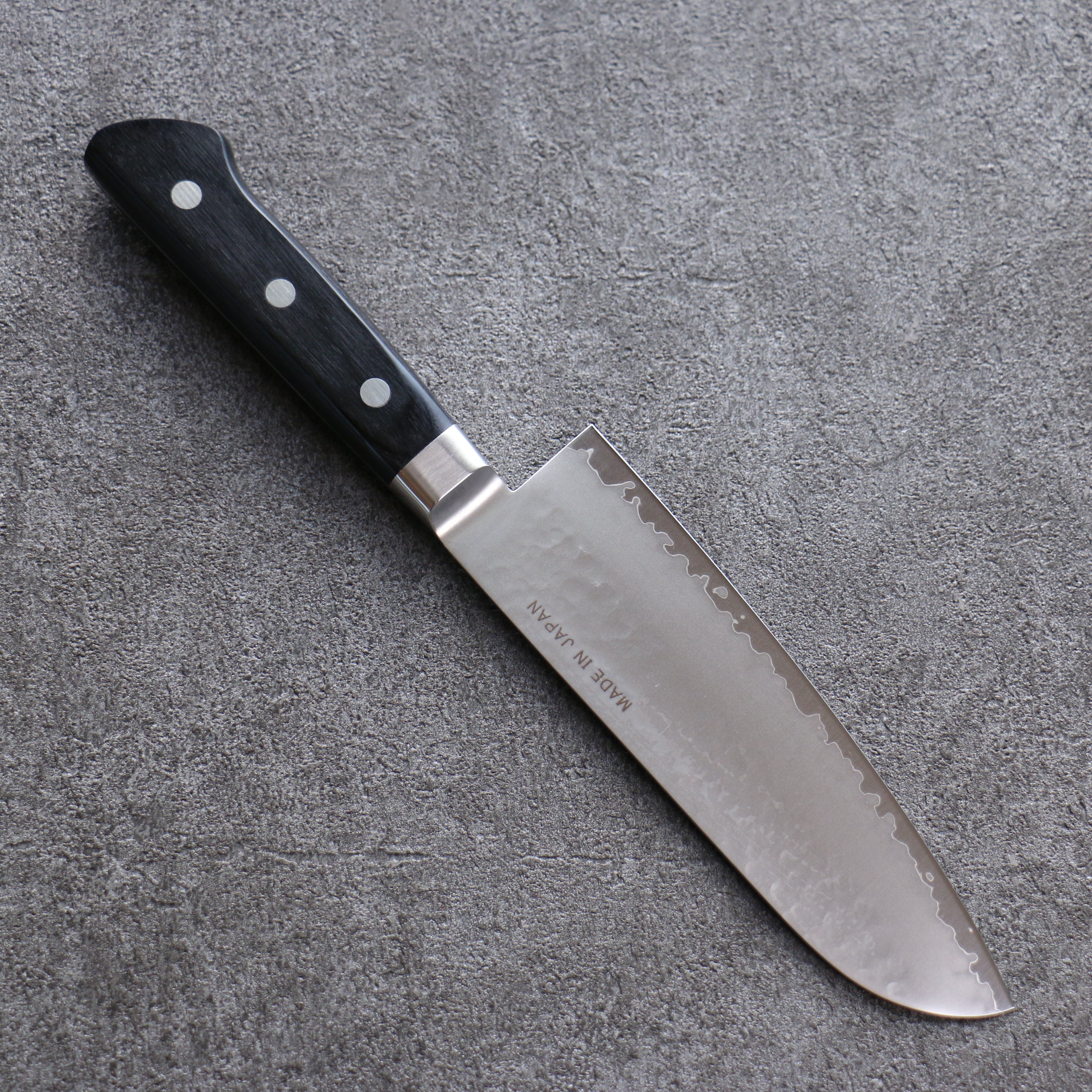 Seisuke VG5 Hammered Kasumitogi Santoku 160mm Black Pakka wood Handle - Japanny - Best Japanese Knife