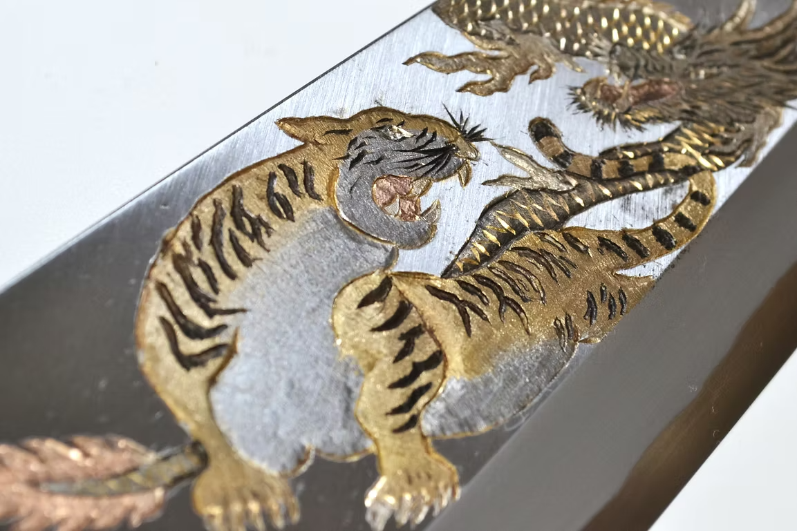 Sakai Takayuki Metal Decorated Engraving by Kubota Spirit of Dragon and Tiger White Steel Kasumitogi Deba 300mm Magnolia (Ferrule: Water Buffalo Horn) Handle