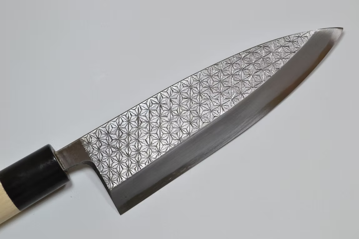 Sakai Takayuki Engraving by Kubota Asanoha White Steel Kasumitogi Deba 165mm Magnolia (Ferrule: Water Buffalo Horn) Handle