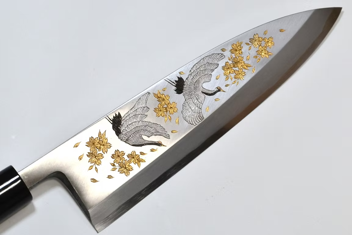 Sakai Takayuki Metal Decorated Engraving by Kubota Maizuru White Steel Kasumitogi Deba 240mm Magnolia (Ferrule: Water Buffalo Horn) Handle