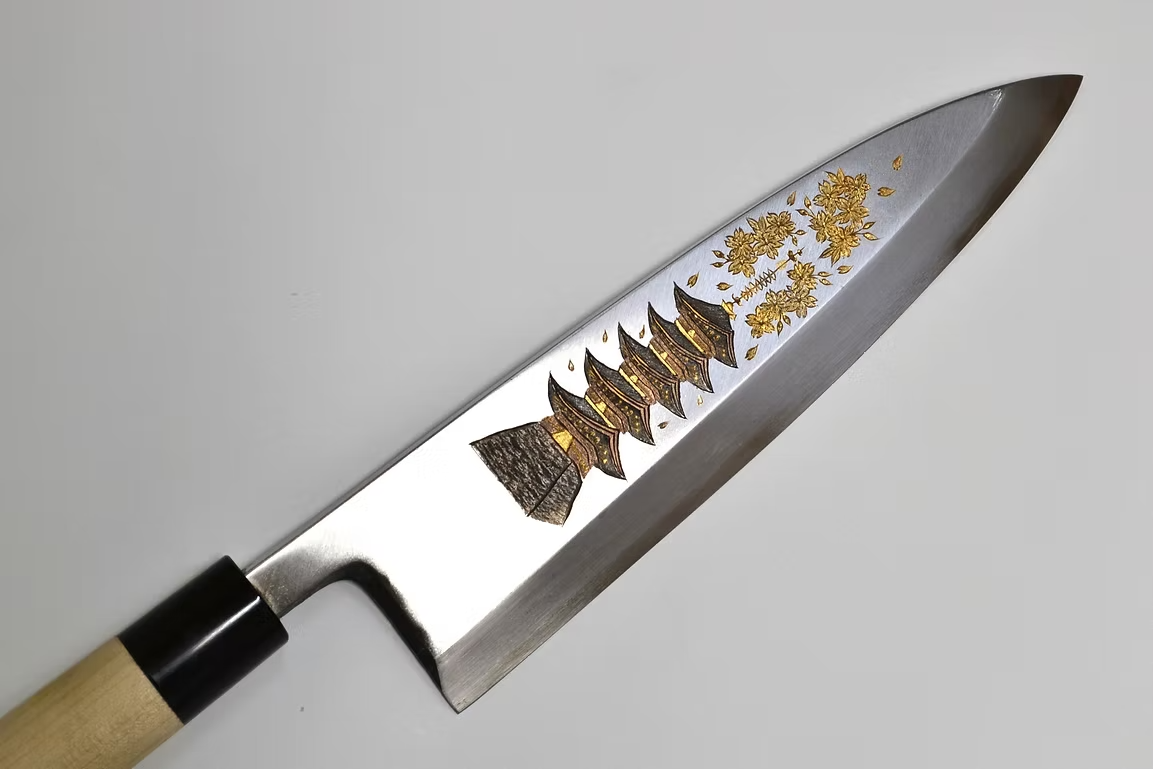 Sakai Takayuki Metal Decorated Engraving by Kubota Five-Storied Pagoda White Steel Kasumitogi Deba 240mm Magnolia (Ferrule: Water Buffalo Horn) Handle