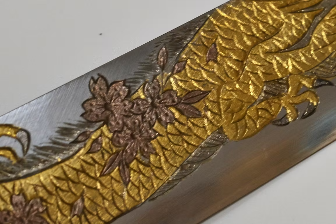 Sakai Takayuki Metal Decorated Engraving by Kubota Shogyō Mujō White Steel No.2 Kasumitogi Tuna 450mm Magnolia (Ferrule: Water Buffalo Horn) Handle