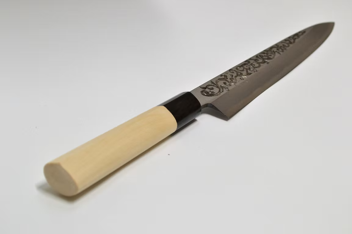 Sakai Takayuki Metal Decorated Engraving by Kubota Karakusa White Steel Kasumitogi Yanagiba 270mm Magnolia (Ferrule: Water Buffalo Horn) Handle
