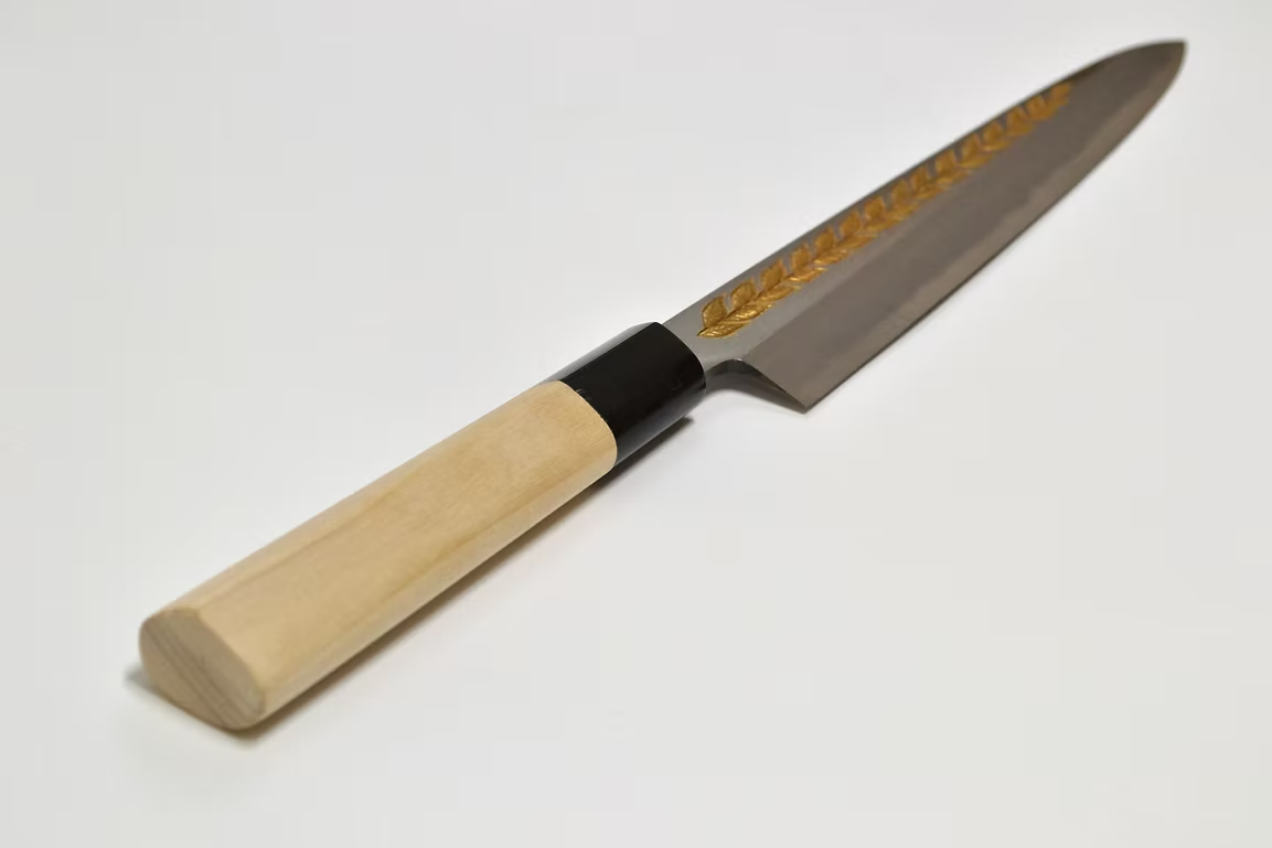 Sakai Takayuki Gold Filled Engraving by Kubota Laurel White Steel Kasumitogi Yanagiba 270mm Magnolia (Ferrule: Water Buffalo Horn) Handle