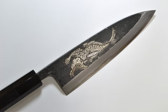 Sakai Takayuki Metal Decorated Engraving by Kubota Crocodile White Steel No.2 Black Finished Deba 165mm Ebony Wood (ferrule: Black Water Buffalo Horn And Silver Ring) Handle