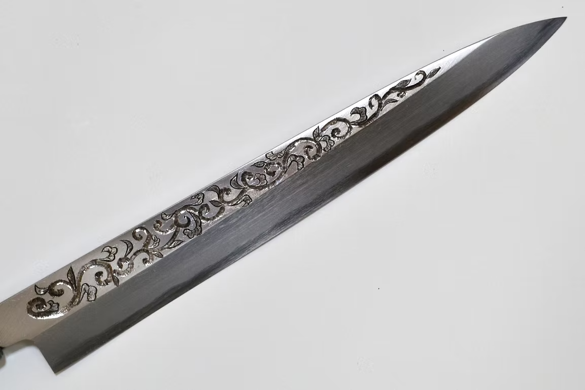 Sakai Takayuki Metal Decorated Engraving by Kubota Karakusa White Steel Kasumitogi Yanagiba 270mm Magnolia (Ferrule: Water Buffalo Horn) Handle