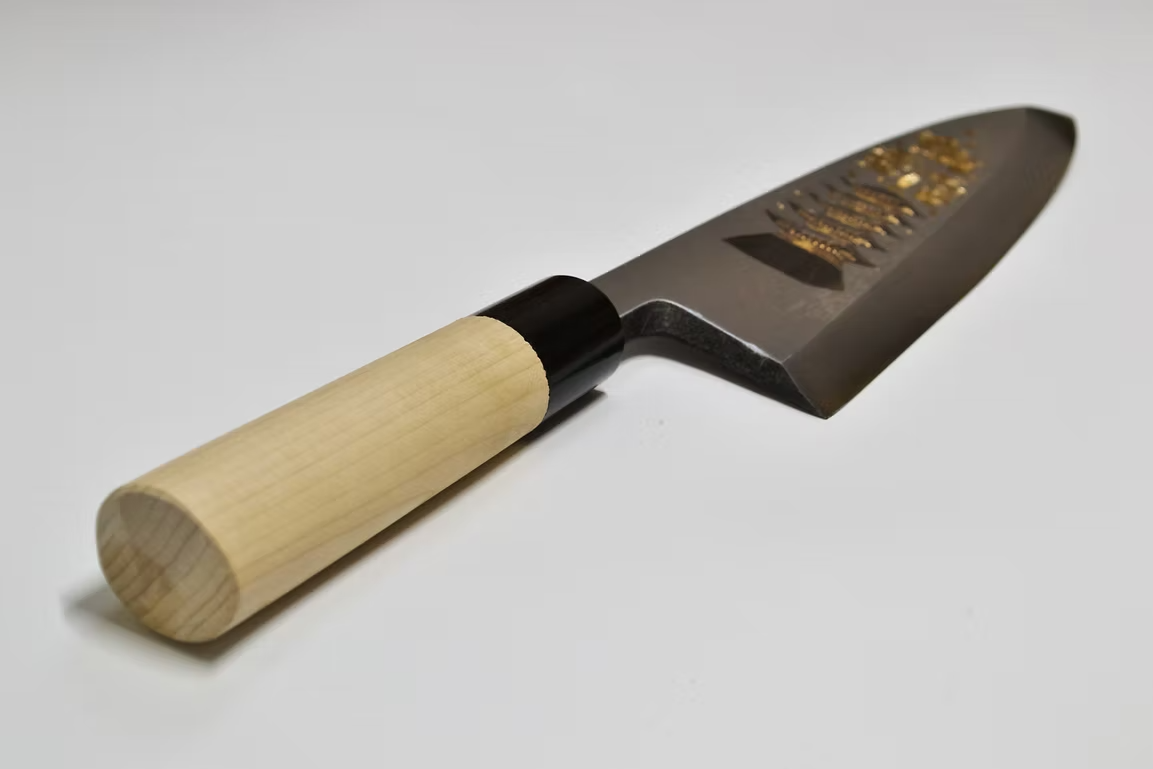 Sakai Takayuki Metal Decorated Engraving by Kubota Five-Storied Pagoda White Steel Kasumitogi Deba 240mm Magnolia (Ferrule: Water Buffalo Horn) Handle