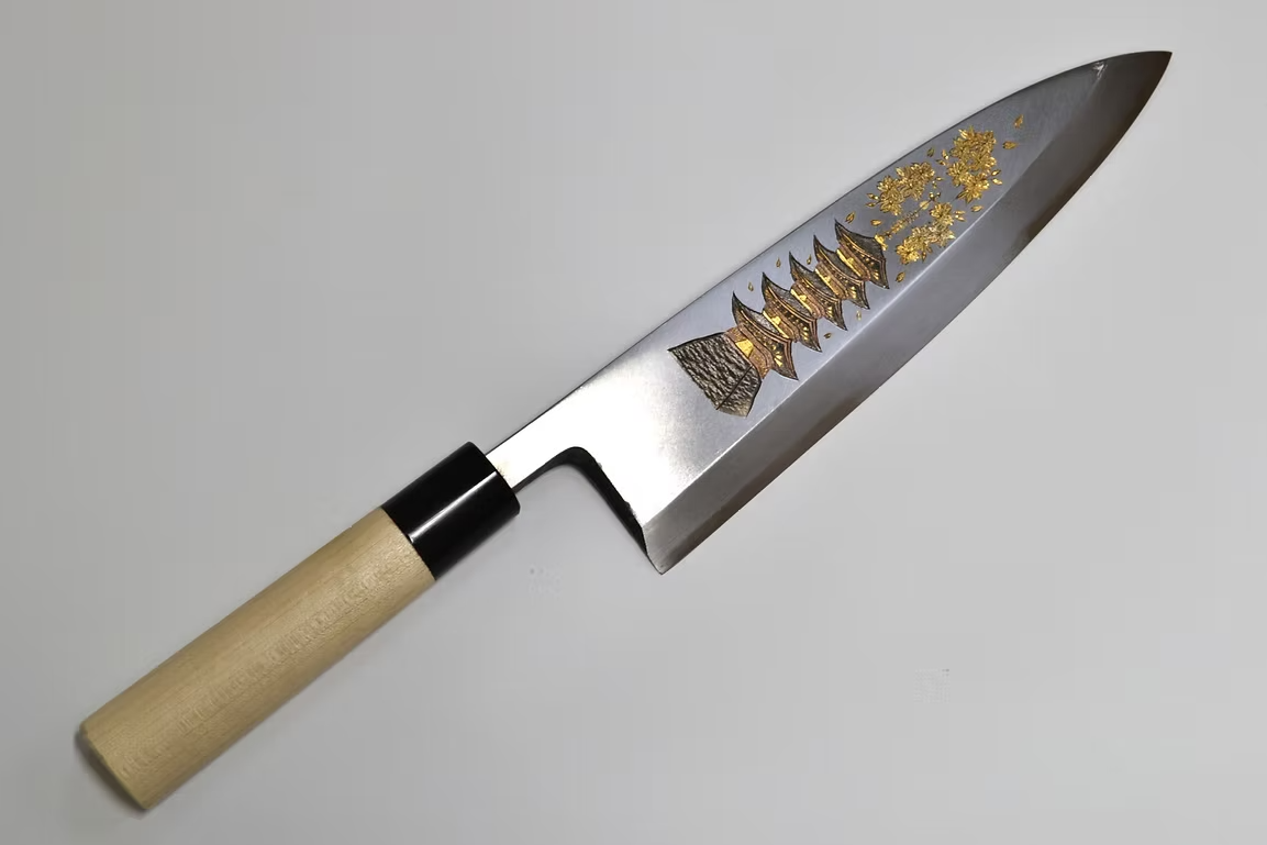 Sakai Takayuki Metal Decorated Engraving by Kubota Five-Storied Pagoda White Steel Kasumitogi Deba 240mm Magnolia (Ferrule: Water Buffalo Horn) Handle