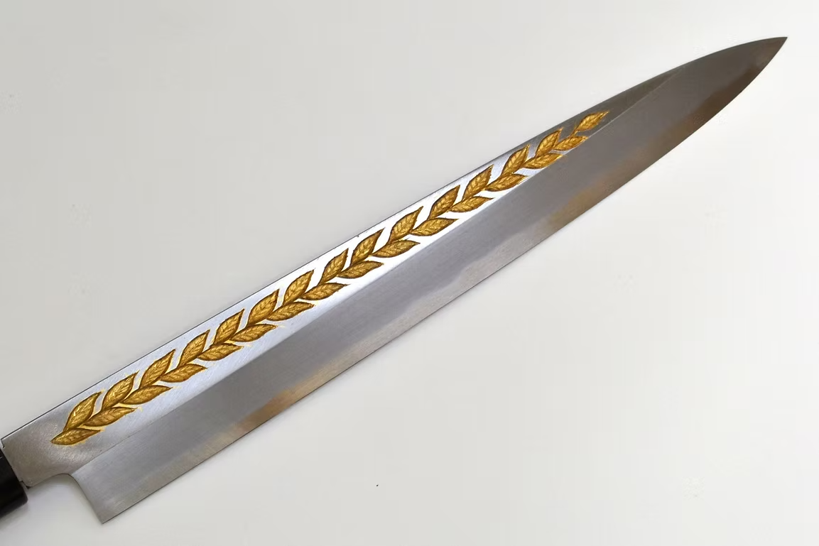 Sakai Takayuki Gold Filled Engraving by Kubota Laurel White Steel Kasumitogi Yanagiba 270mm Magnolia (Ferrule: Water Buffalo Horn) Handle