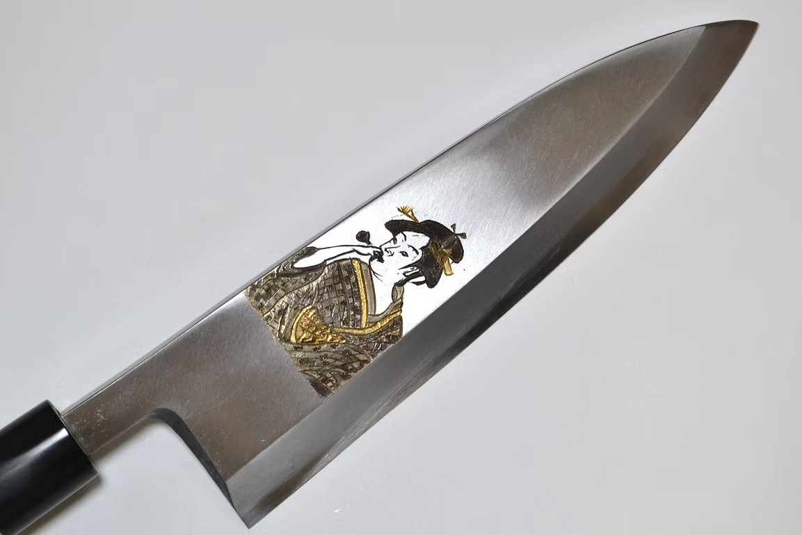 Sakai Takayuki Metal Decorated Engraving by Kubota Ukiyoe - Female White Steel Kasumitogi Deba 210mm Magnolia (Ferrule: Water Buffalo Horn) Handle