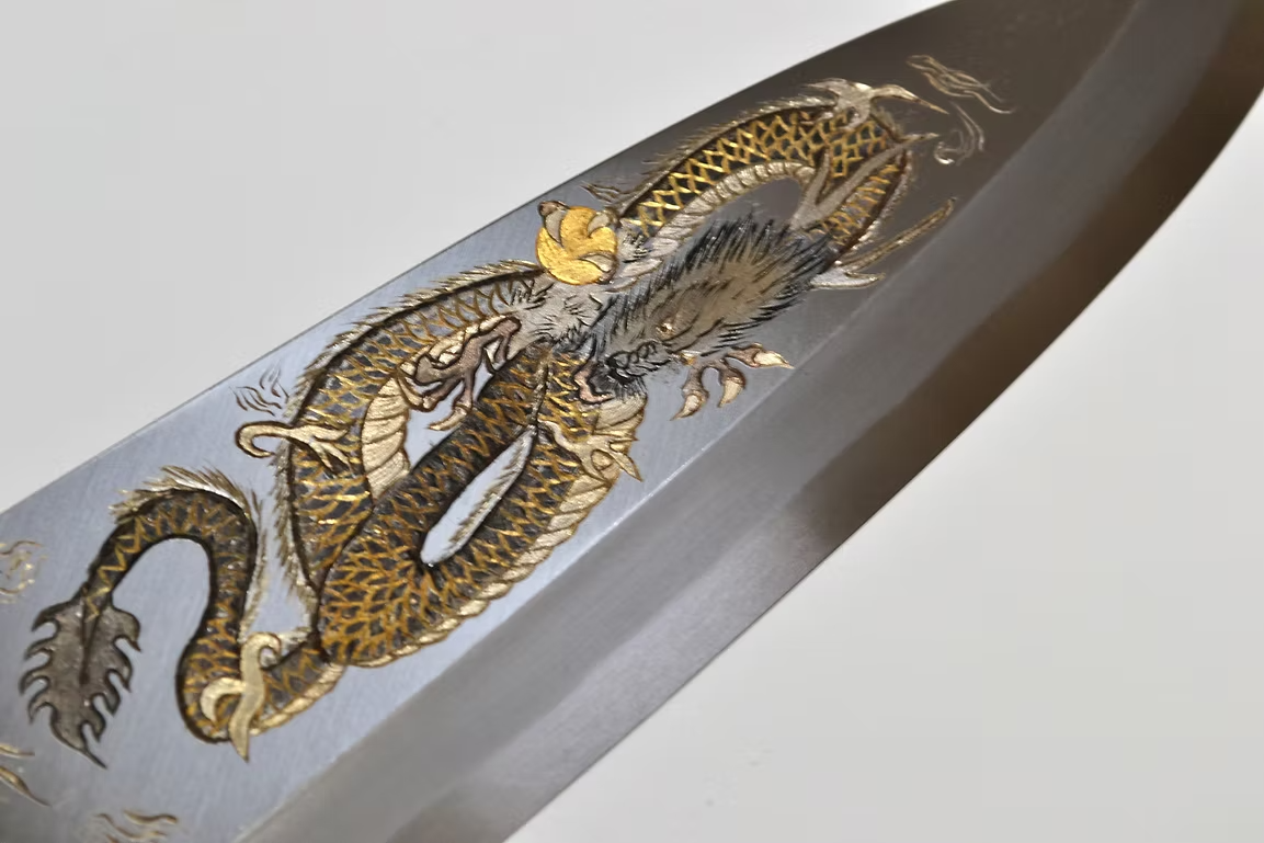 Sakai Takayuki Metal Decorated Engraving by Kubota The Dragon’s Gate White Steel Kasumitogi Deba 240mm Magnolia (Ferrule: Water Buffalo Horn) Handle