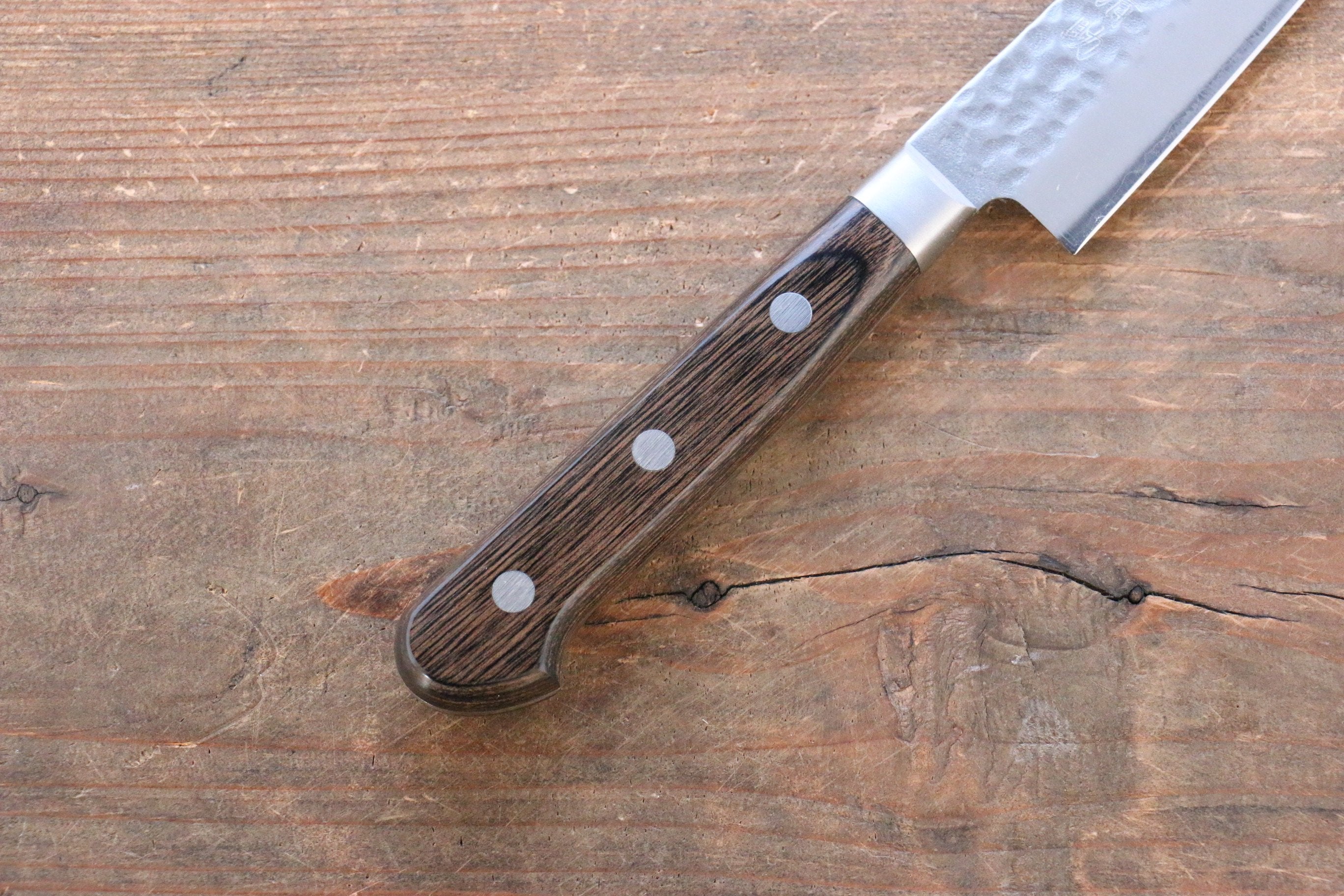 Seisuke AUS8 Hammered Petty-Utility 135mm Brown Pakka wood Handle - Japanny - Best Japanese Knife