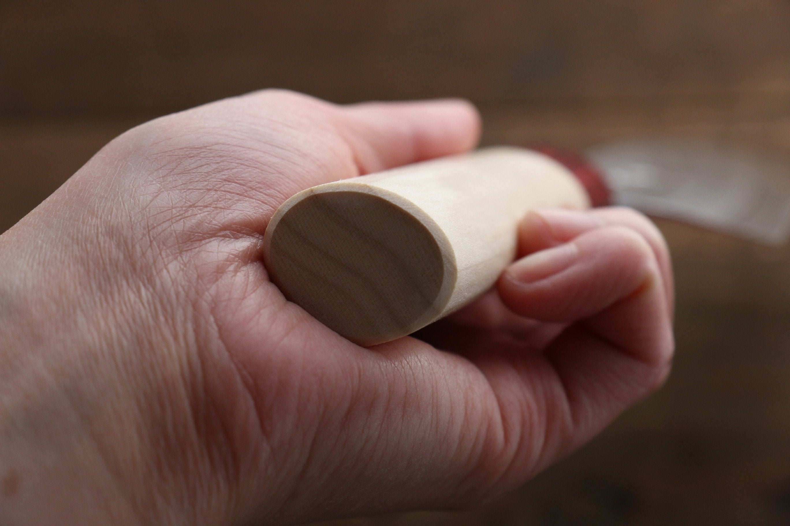 Seisuke VG10 16 Layer Hammered Damascus Santoku 165mm with Magnolia Handle - Japanny - Best Japanese Knife