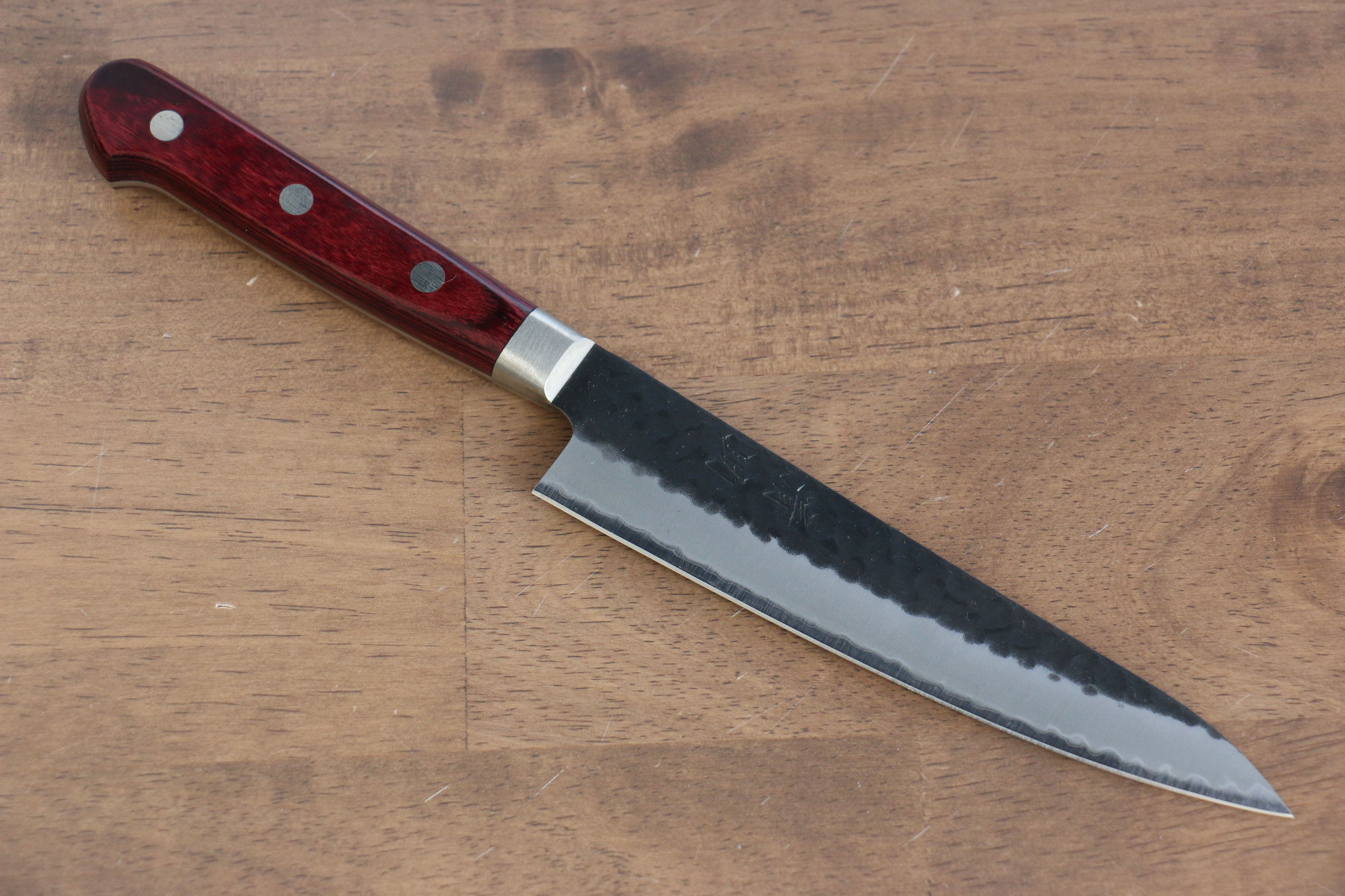 Seisuke Blue Super Hammered Kurouchi Petty-Utility 135mm Red Pakka wood Handle - Japanny - Best Japanese Knife