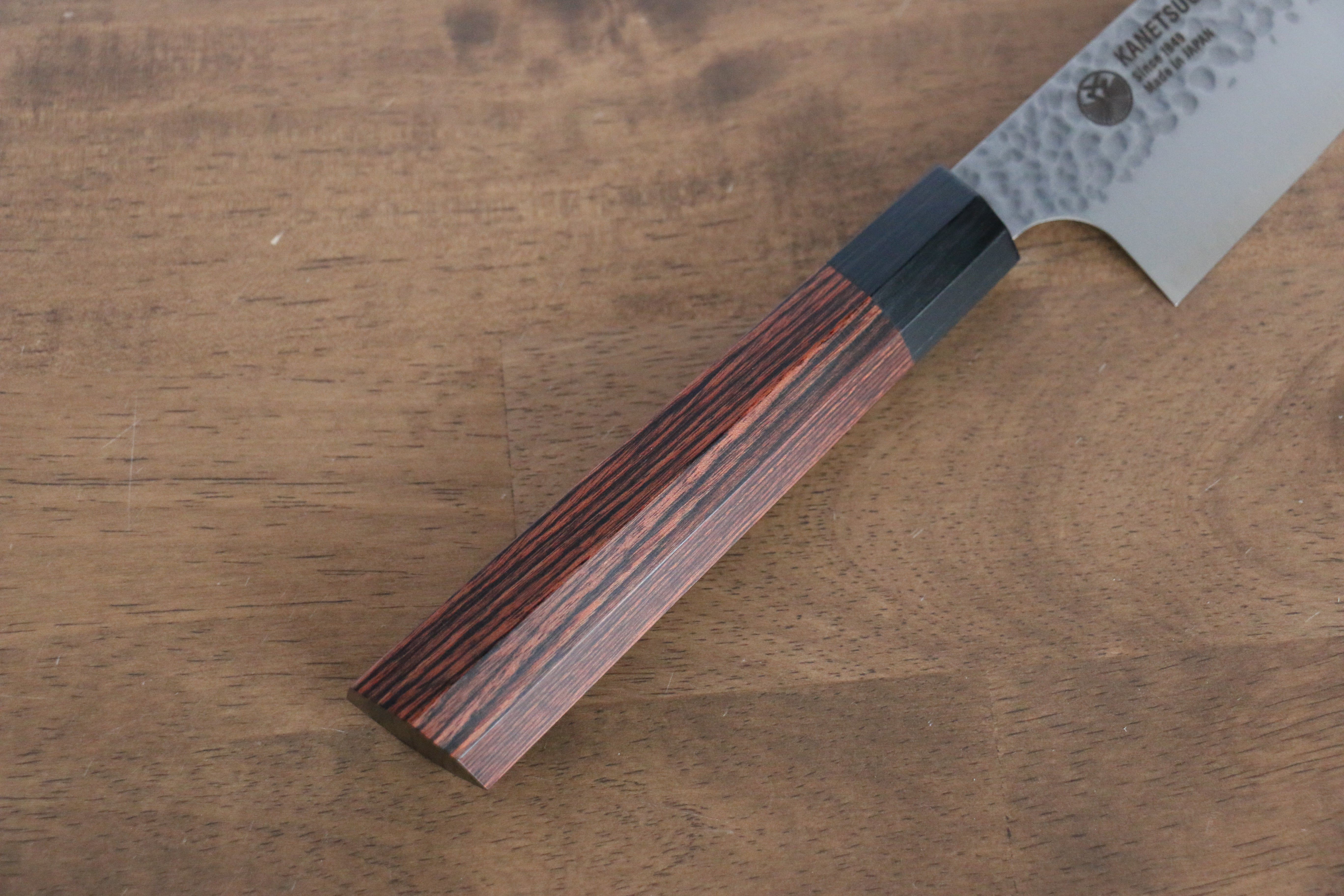 Seki Kanetsugu Heptagon Wood VG10 Hammered Santoku 170mm Pakka wood (heptagonal) Handle - Japanny - Best Japanese Knife